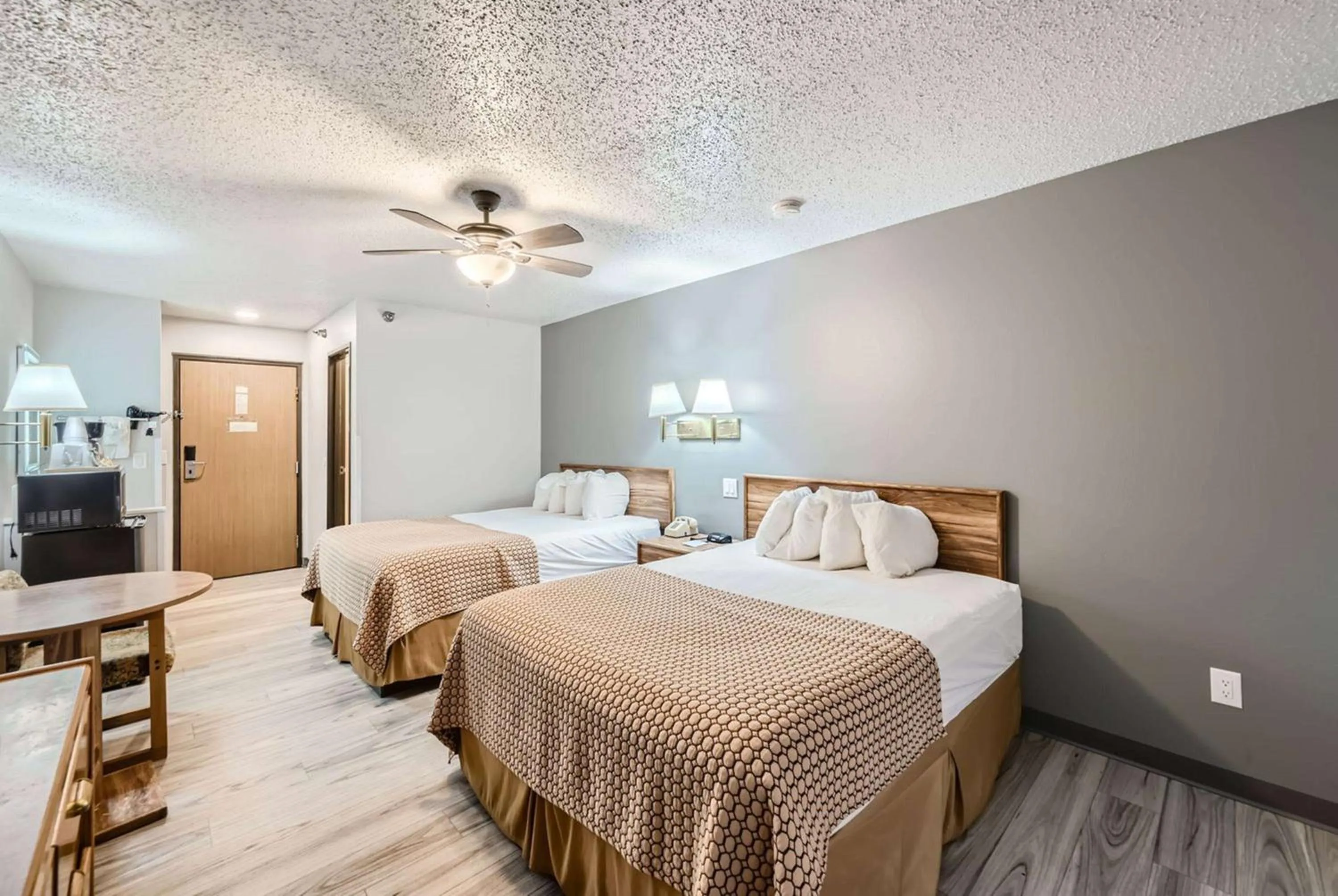 Photo of the whole room, Bed in Travelodge by Wyndham Longmont