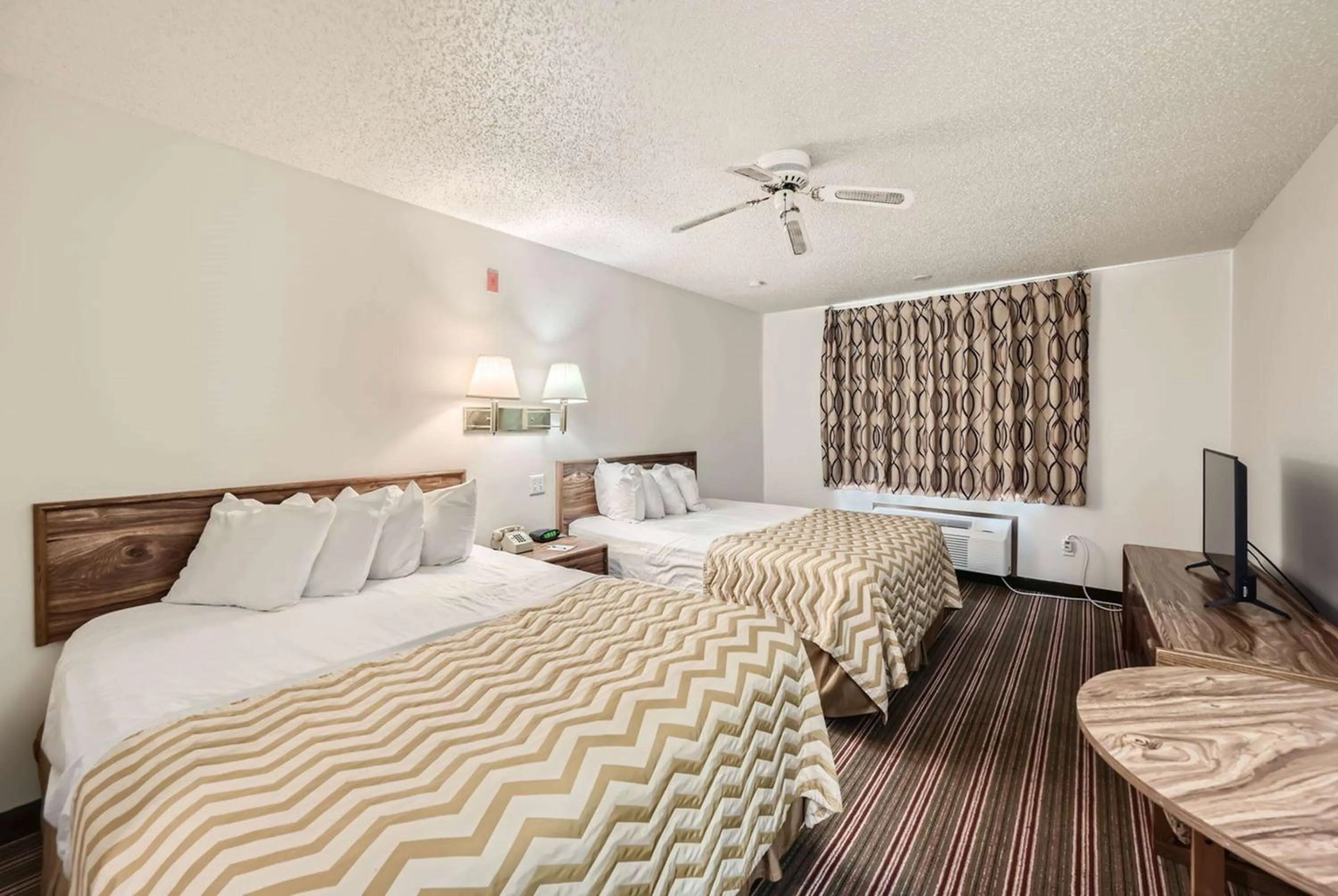 Photo of the whole room, Bed in Travelodge by Wyndham Longmont