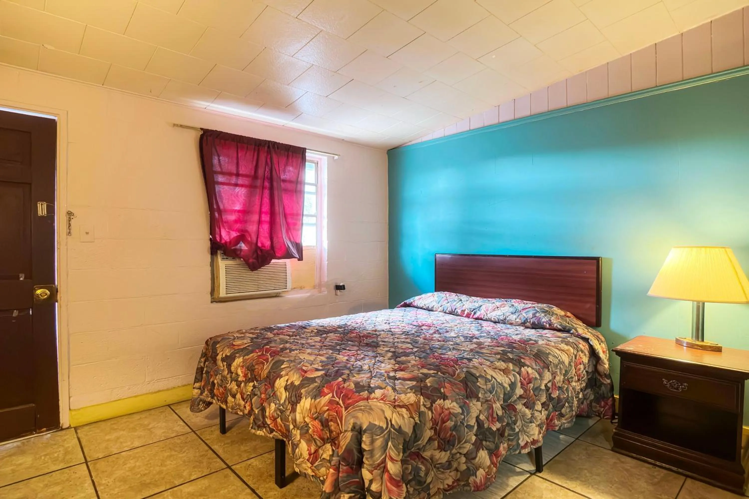 Bedroom, Bed in Bama Motel Mobile I-65 & US-90