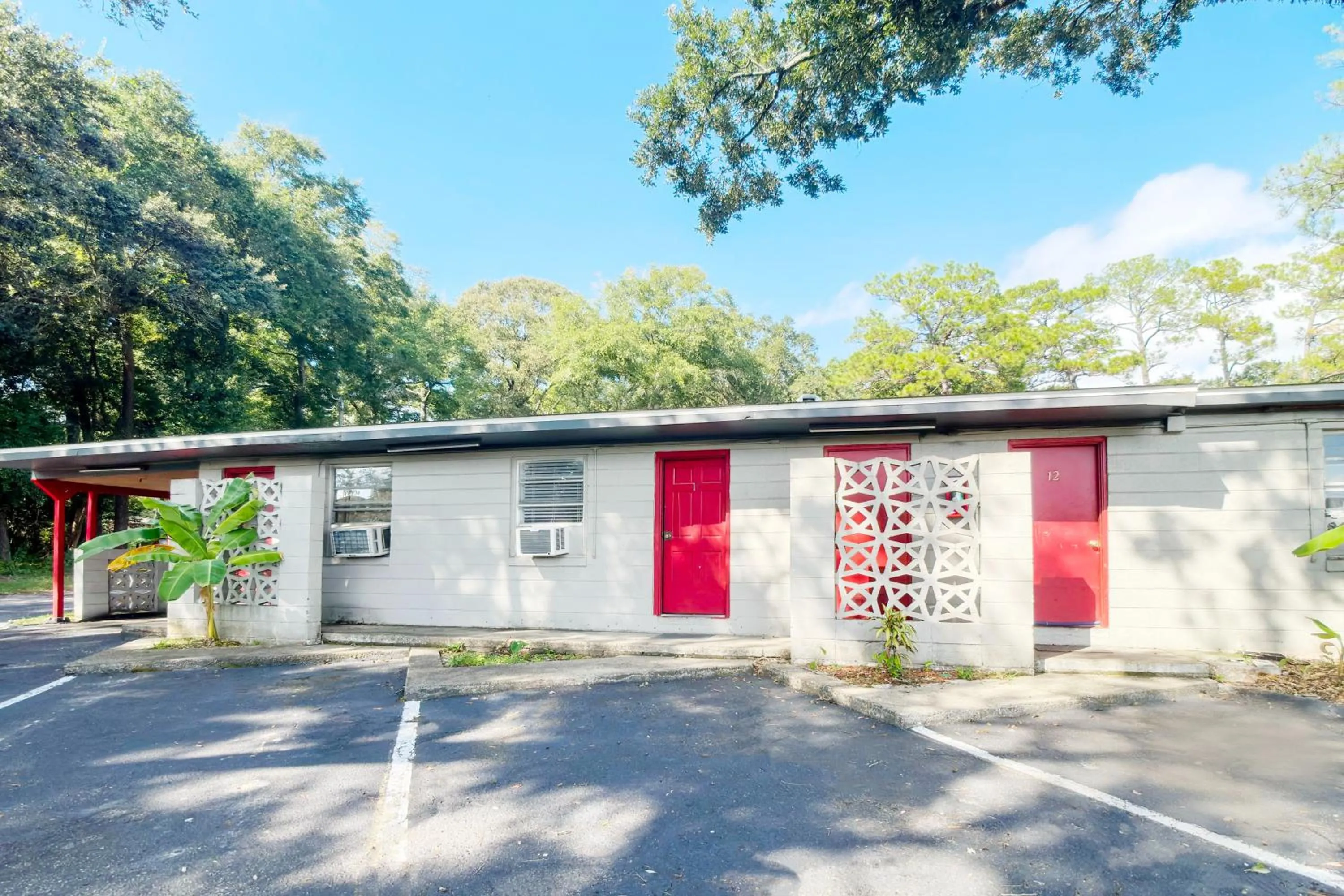 Property building in Bama Motel Mobile I-65 & US-90