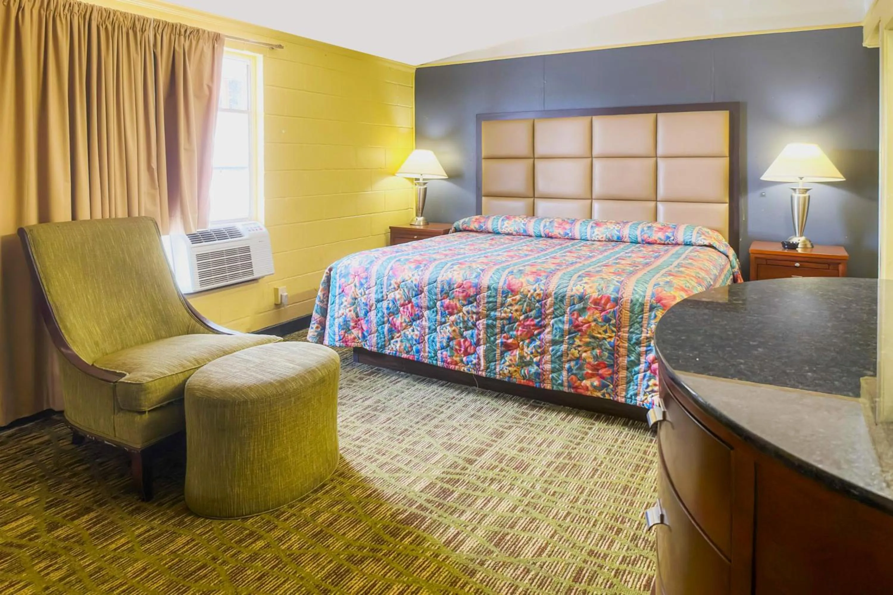 Bedroom, Bed in Bama Motel Mobile I-65 & US-90