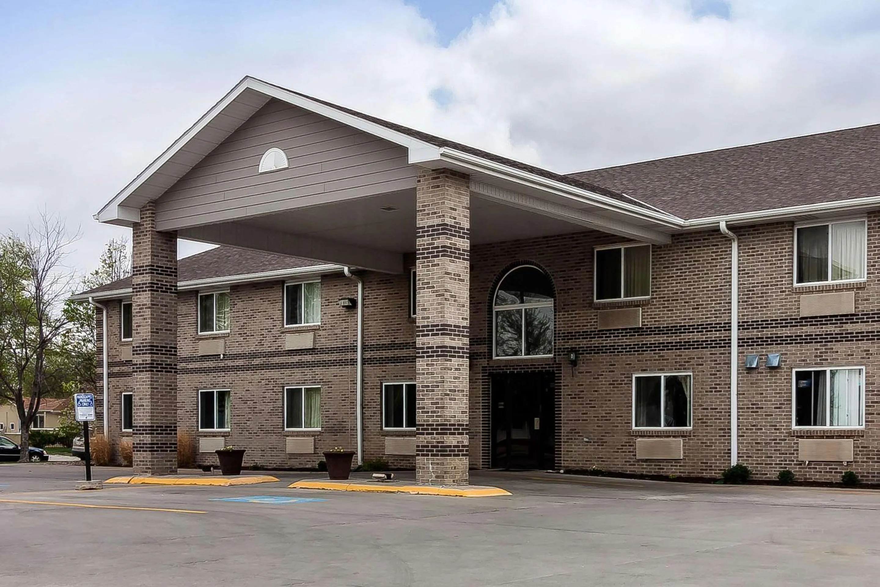 Property building in Rodeway Inn Holdrege