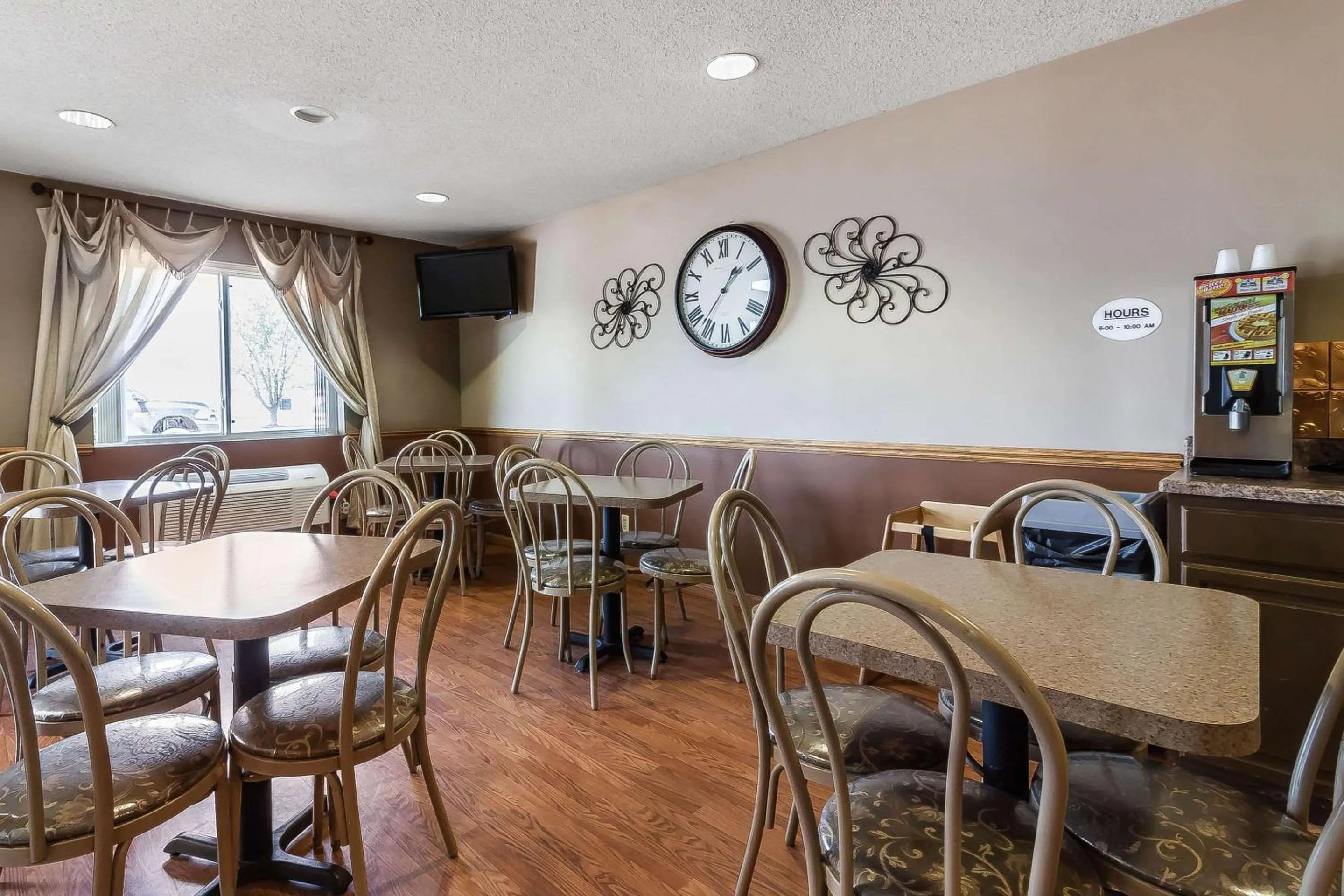 Restaurant/places to eat in Rodeway Inn Holdrege