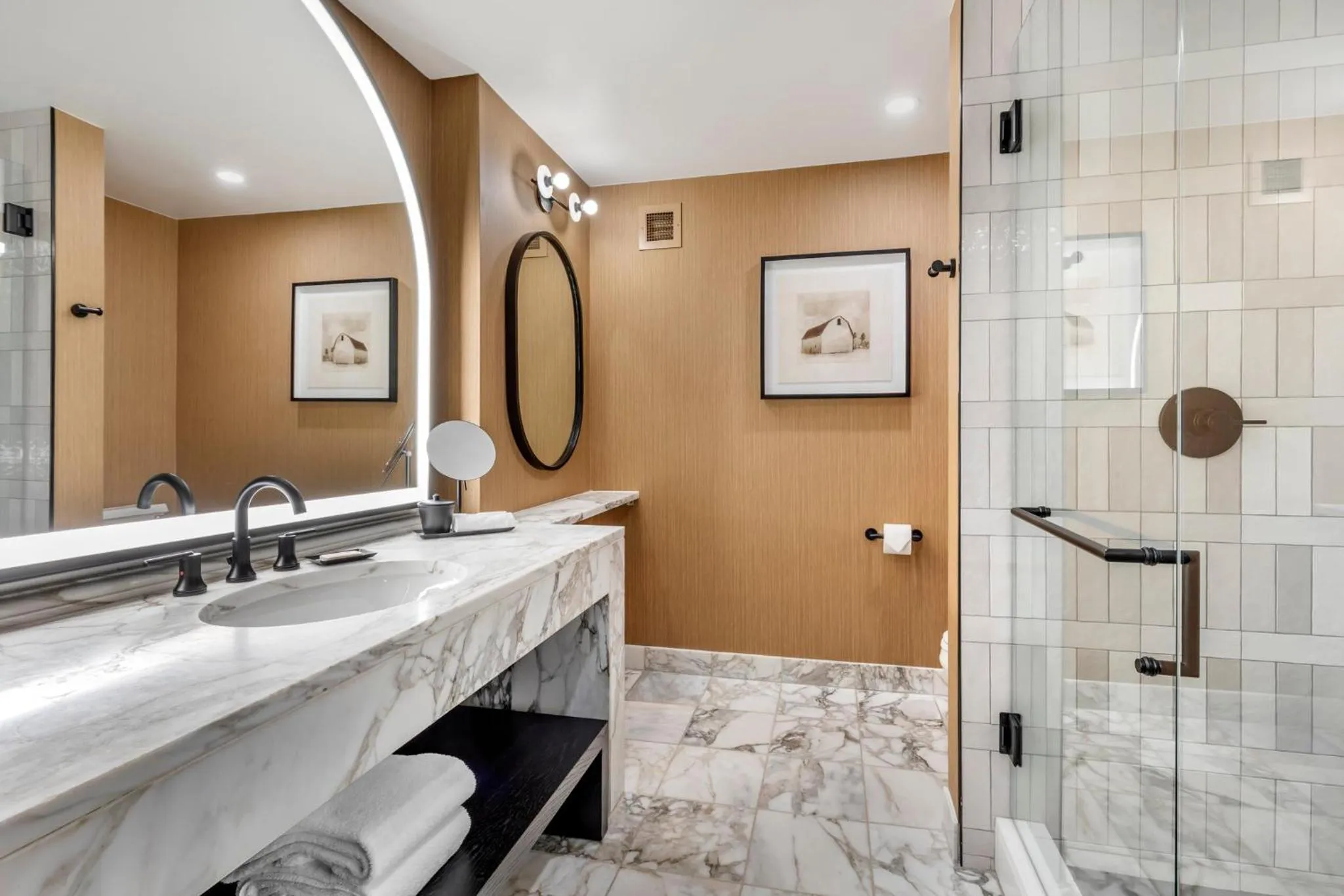 Photo of the whole room in Omni Las Colinas Hotel