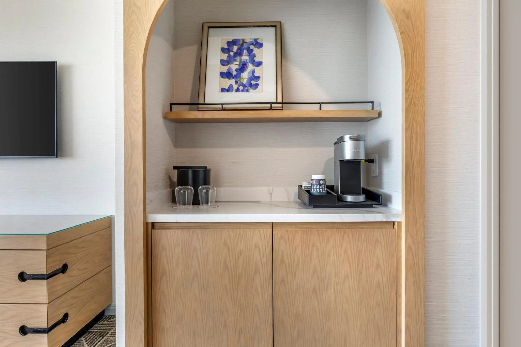 Photo of the whole room in Omni Las Colinas Hotel