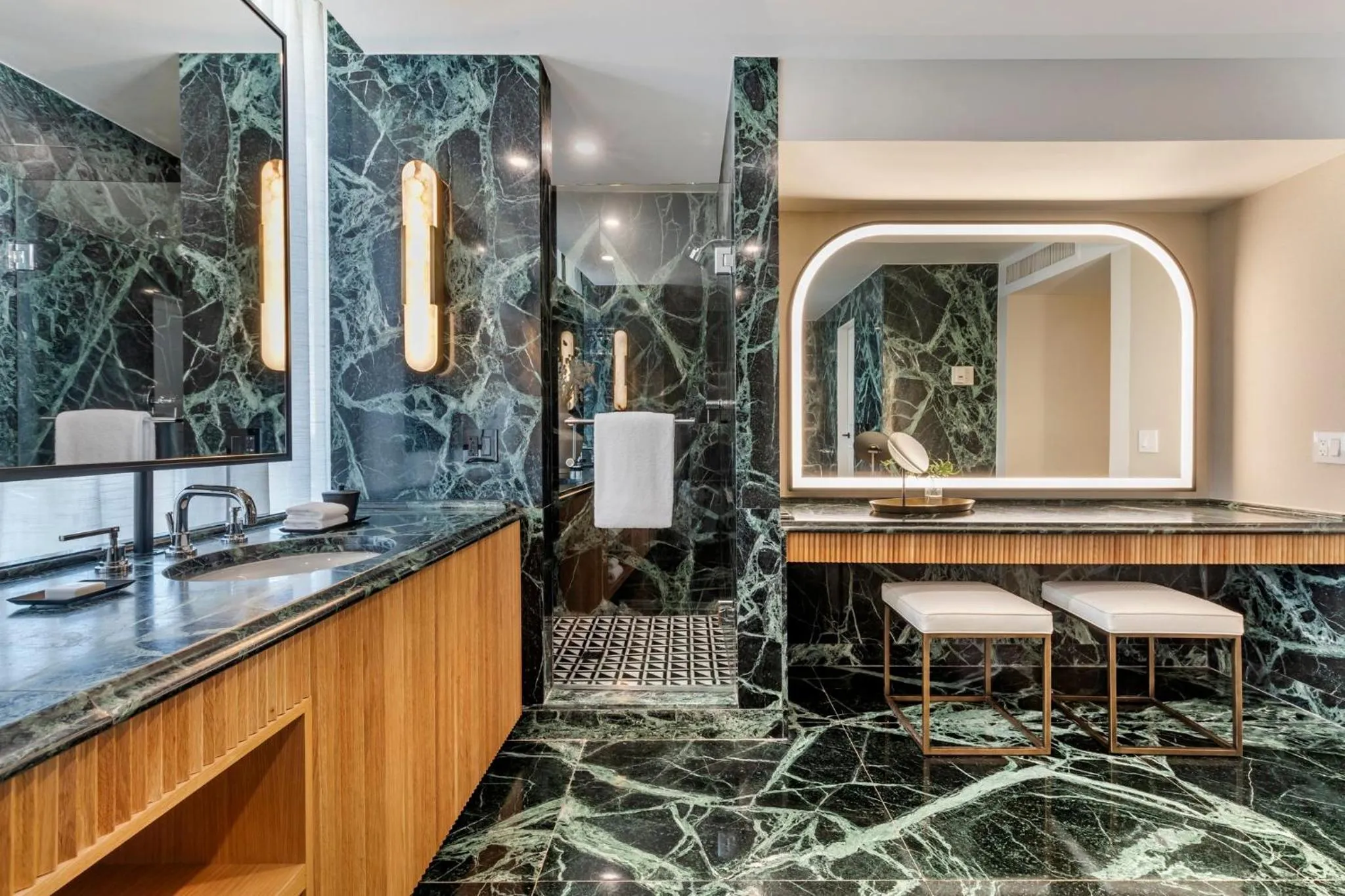 Bedroom in Omni Las Colinas Hotel