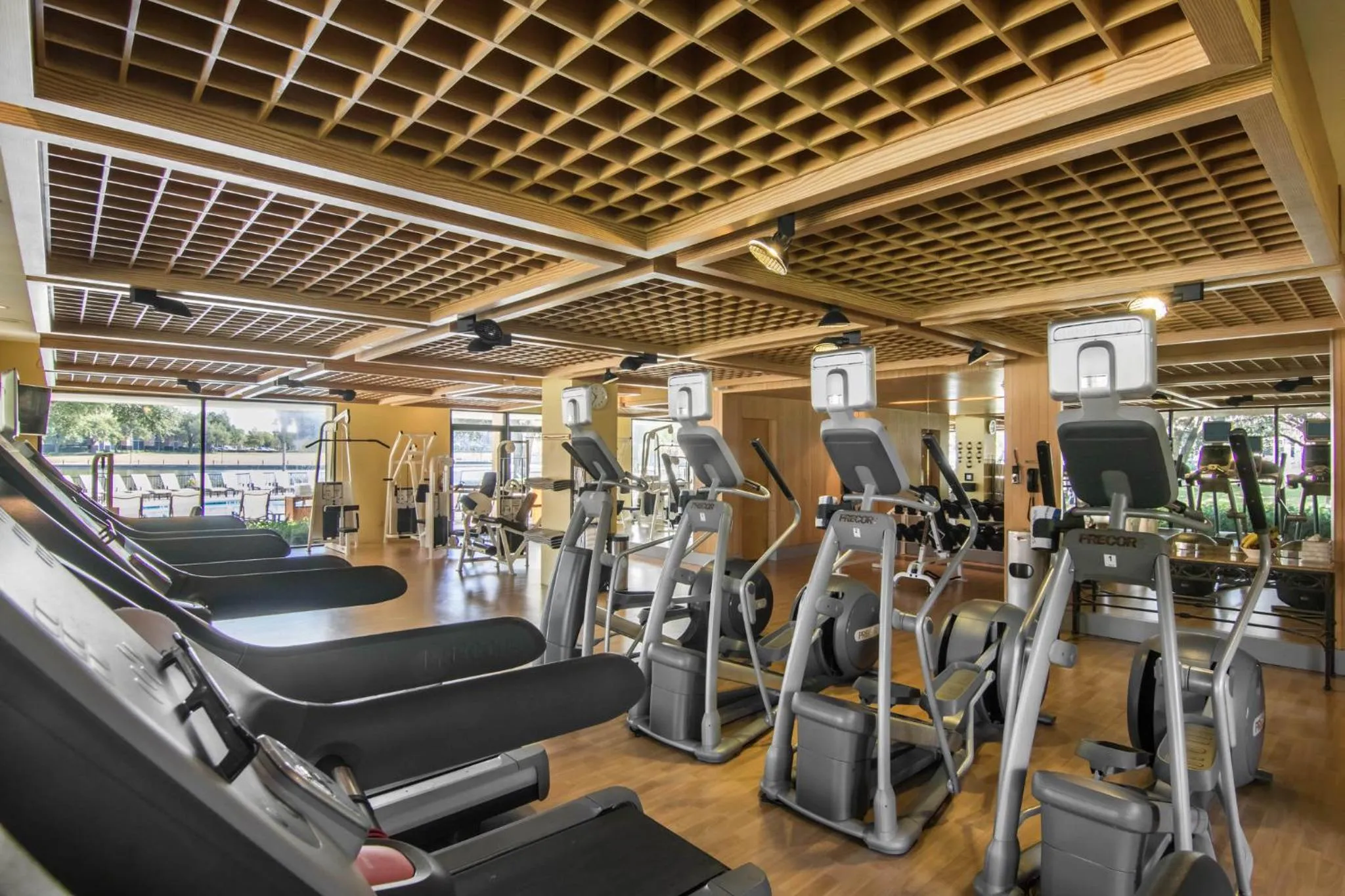 Fitness centre/facilities in Omni Las Colinas Hotel