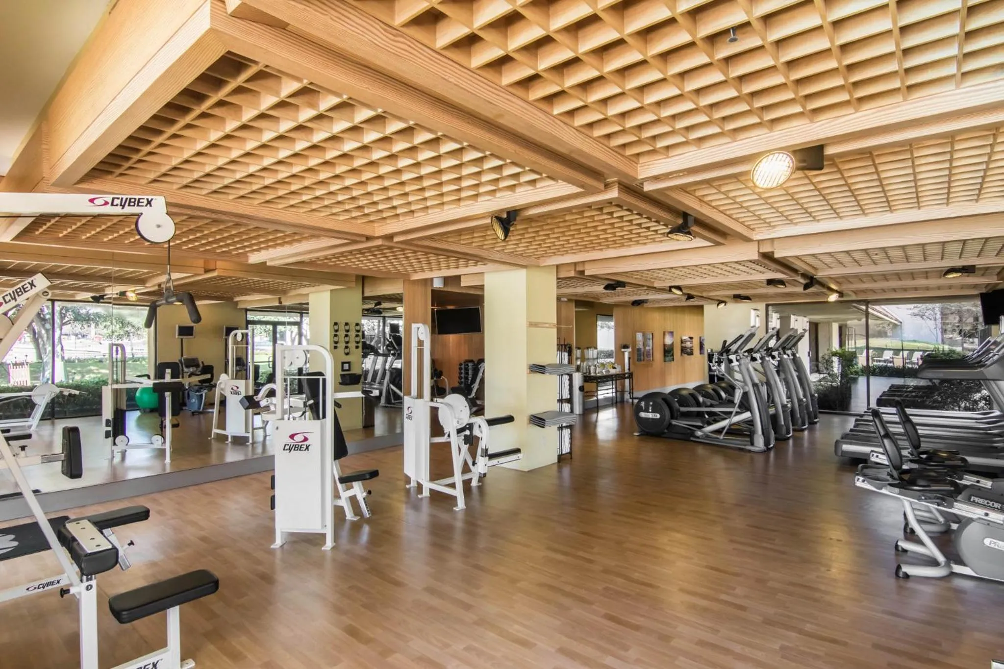 Fitness centre/facilities in Omni Las Colinas Hotel