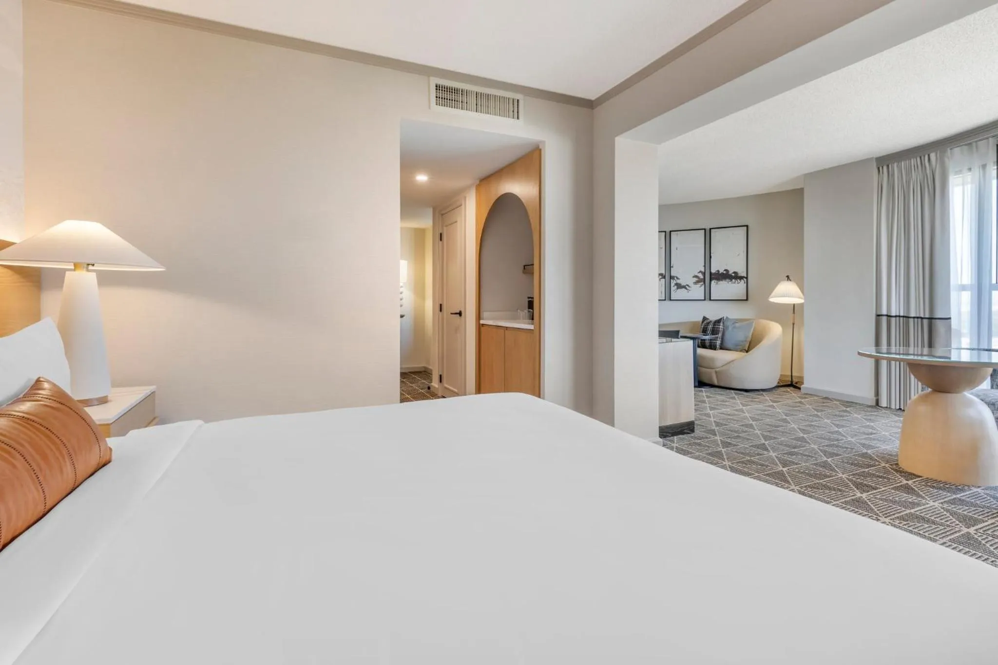 Bedroom, Bed in Omni Las Colinas Hotel