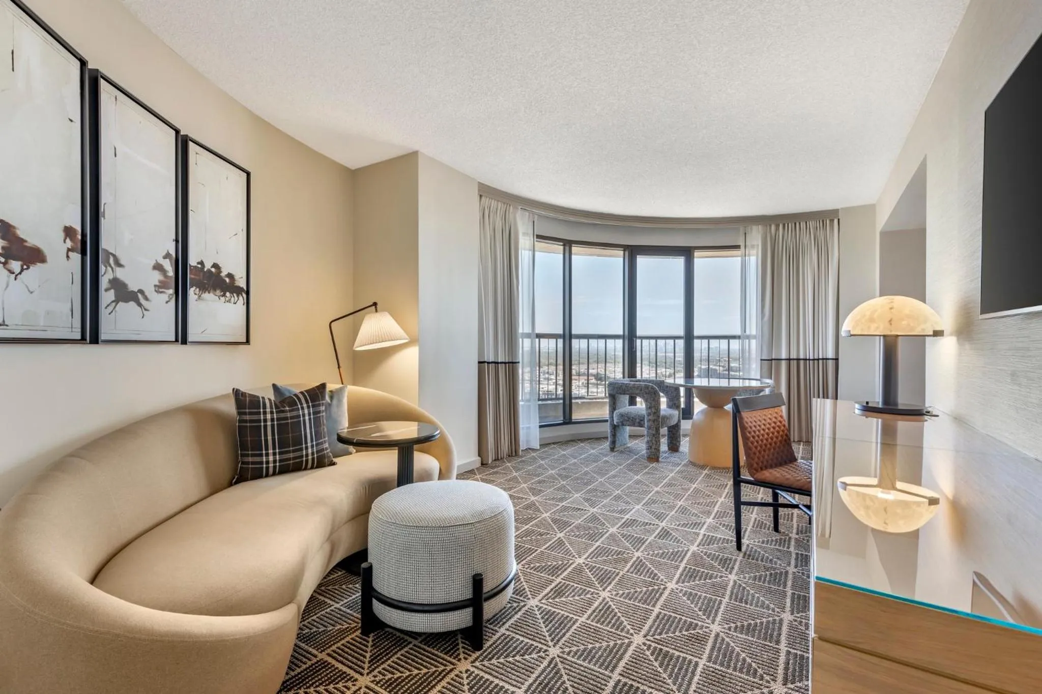 Photo of the whole room in Omni Las Colinas Hotel