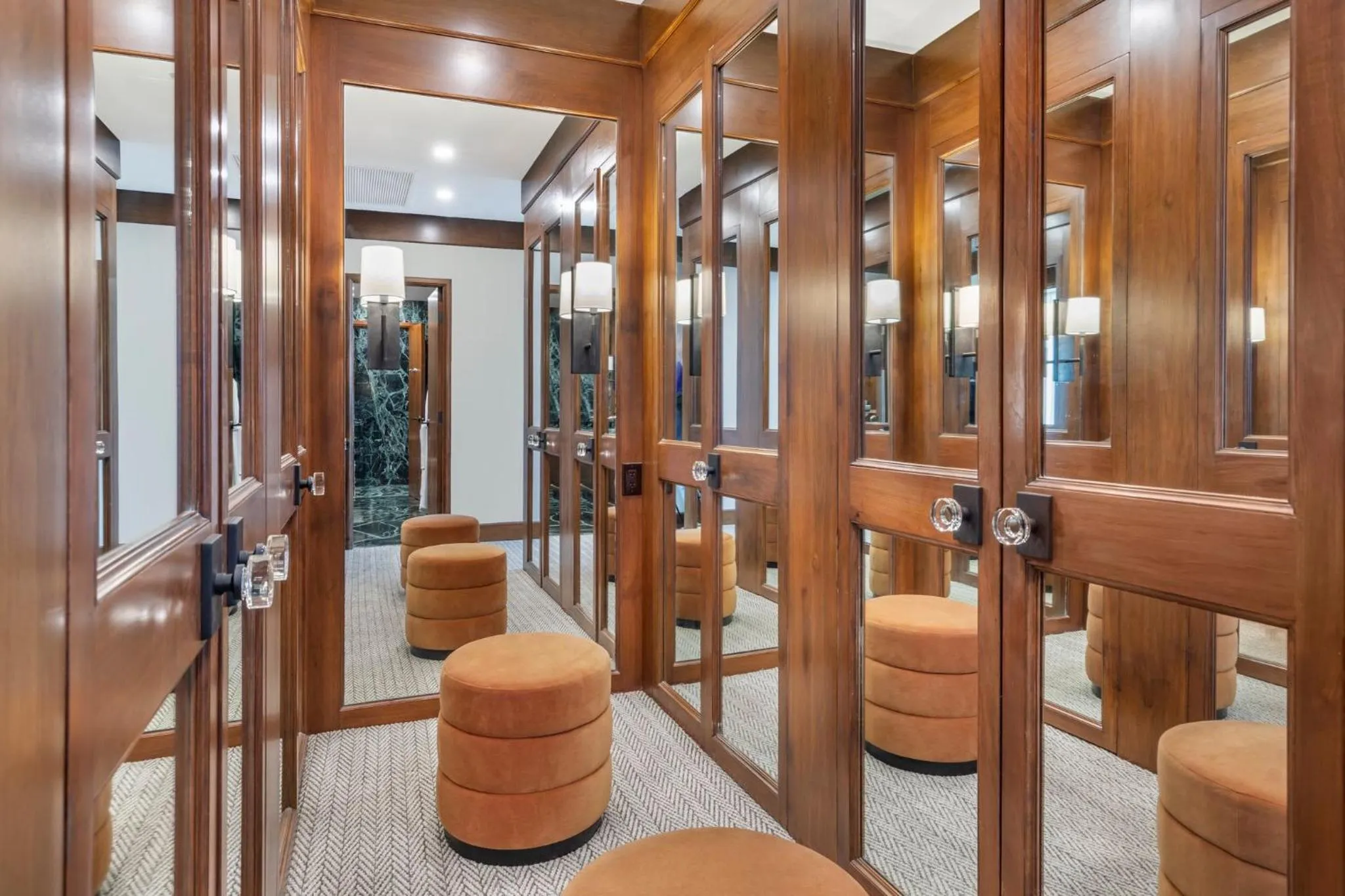 Photo of the whole room in Omni Las Colinas Hotel