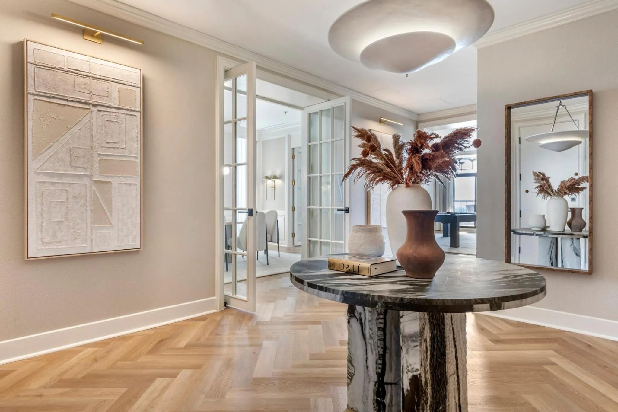 Bedroom in Omni Las Colinas Hotel