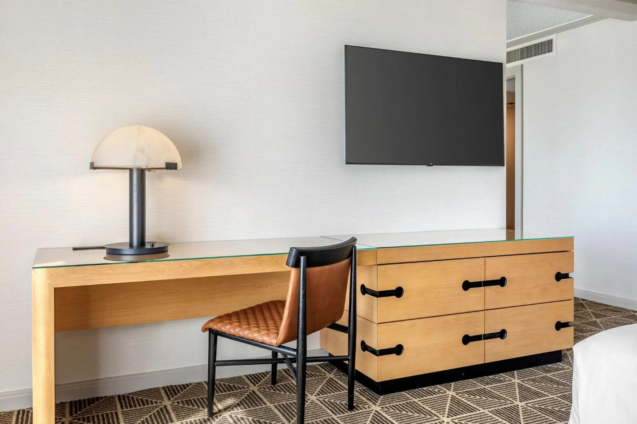 Photo of the whole room in Omni Las Colinas Hotel