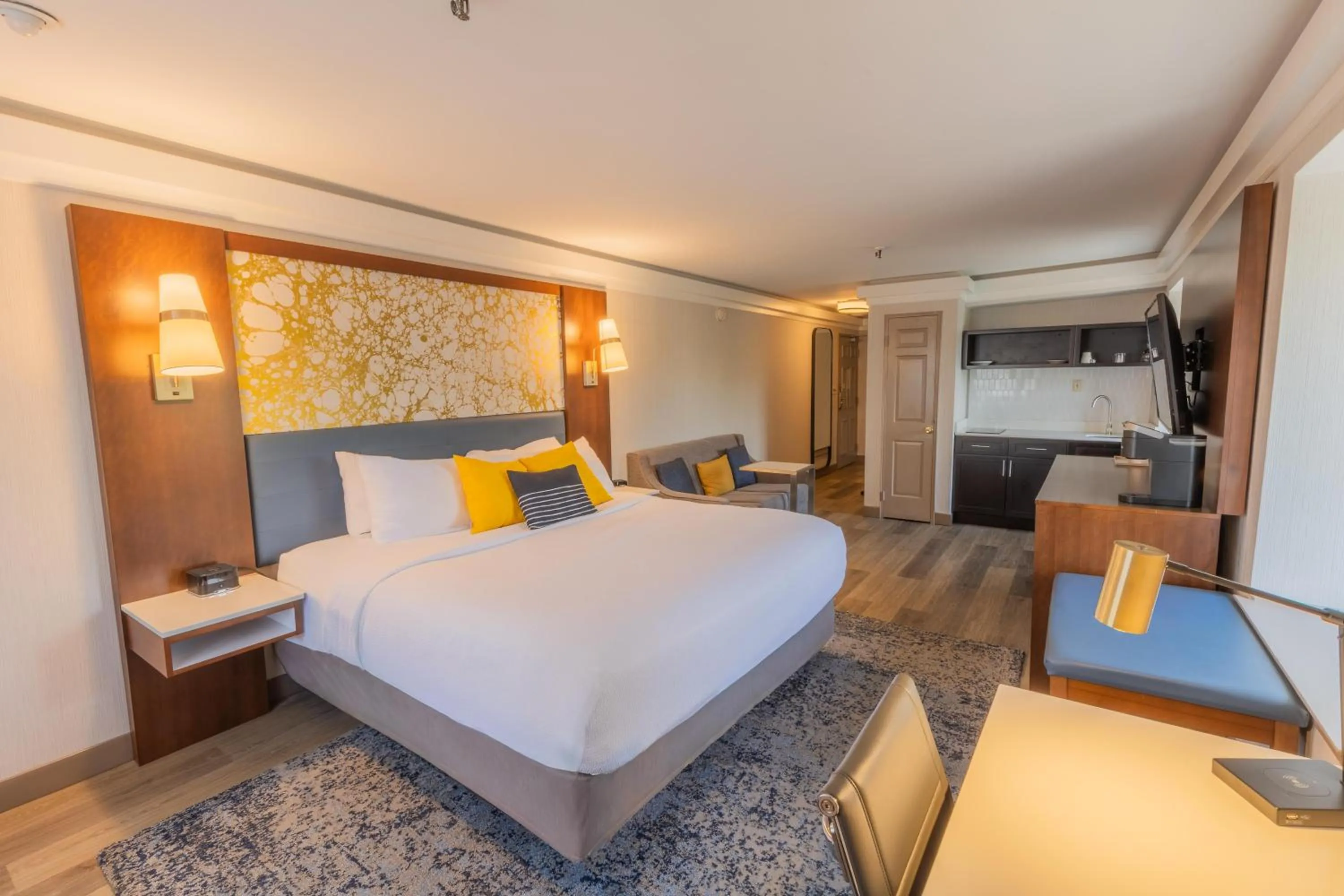 Photo of the whole room, Bed in The Westfield Inn, BW Signature Collection