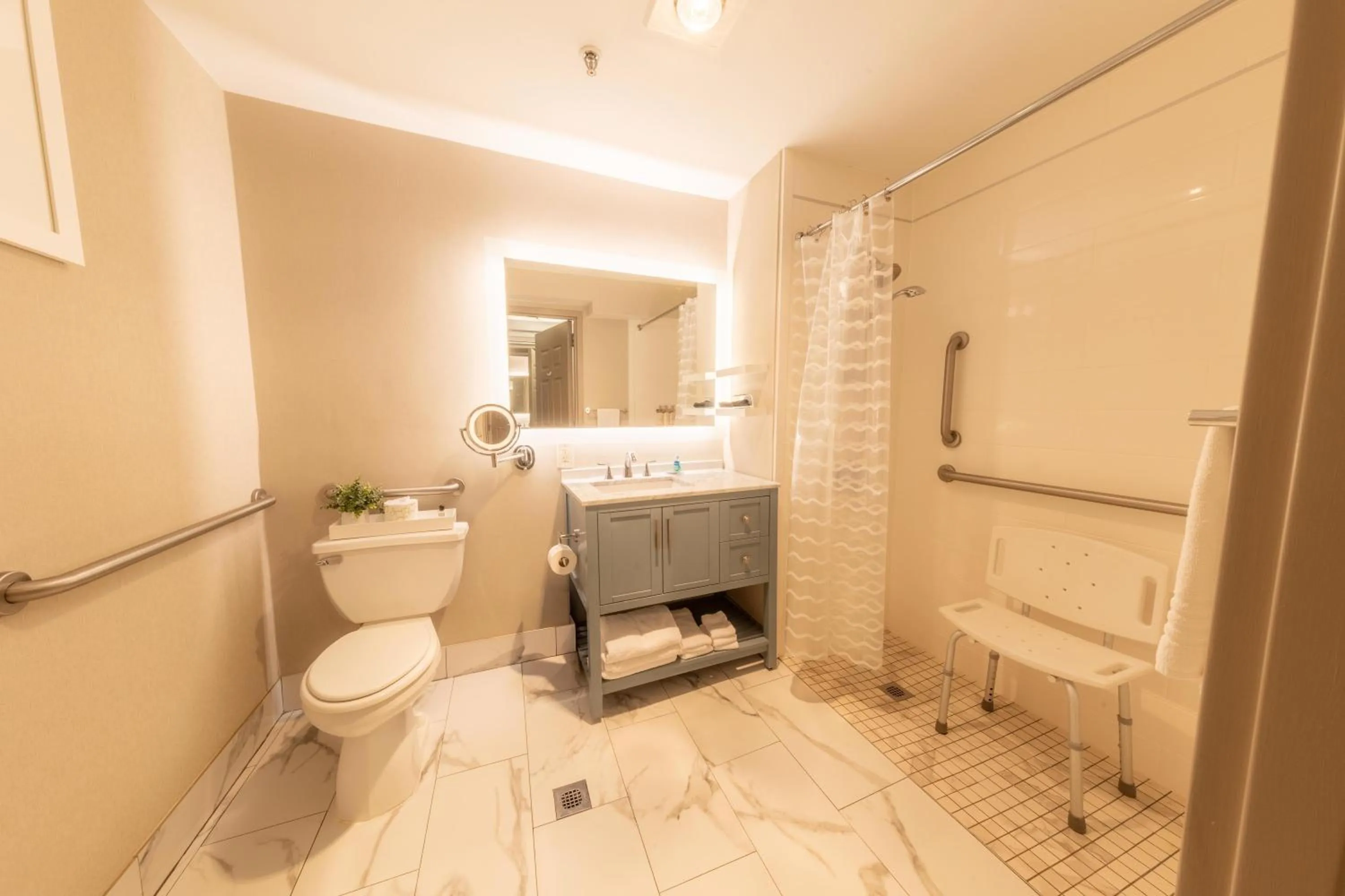 Bedroom in The Westfield Inn, BW Signature Collection