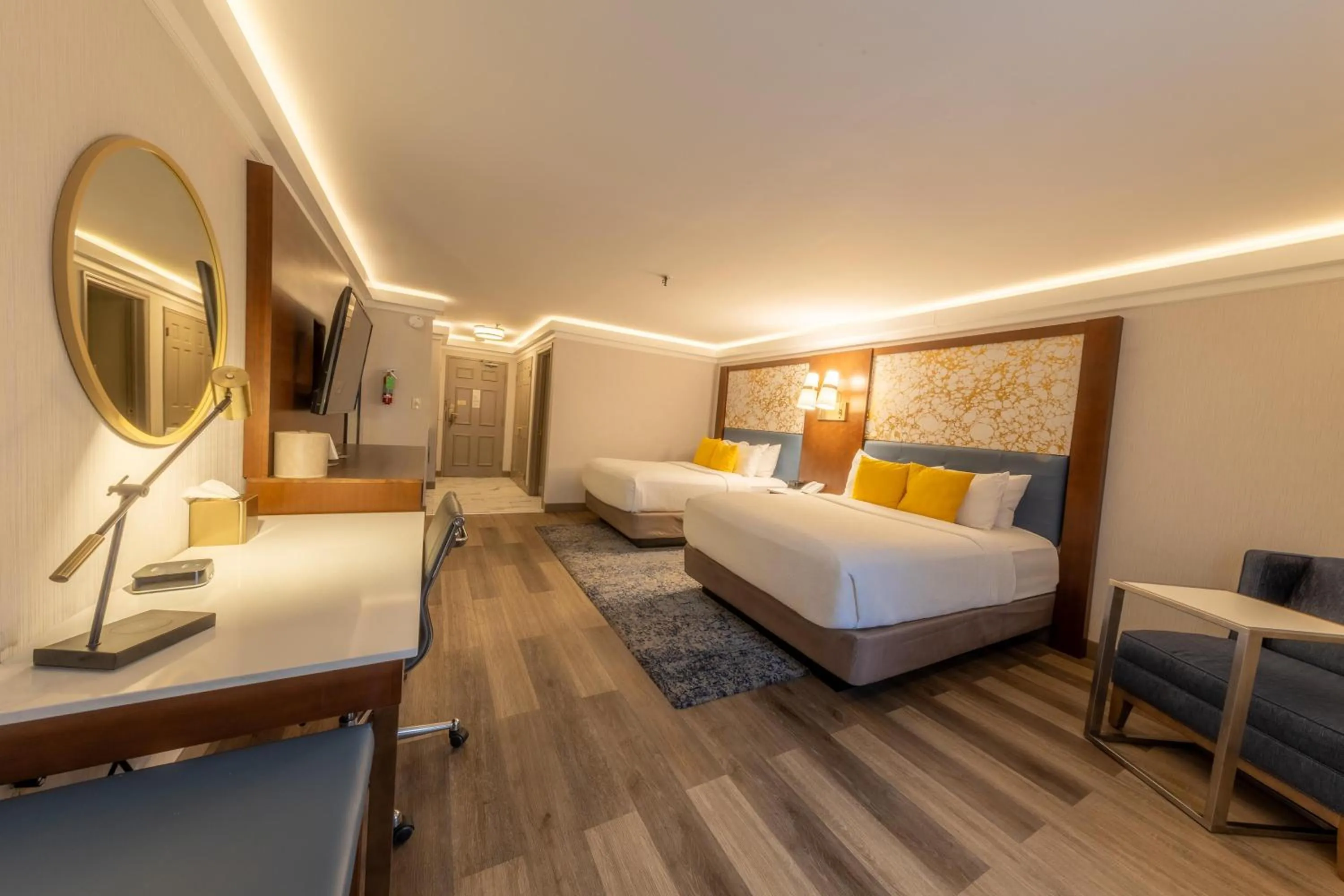 Photo of the whole room, Bed in The Westfield Inn, BW Signature Collection