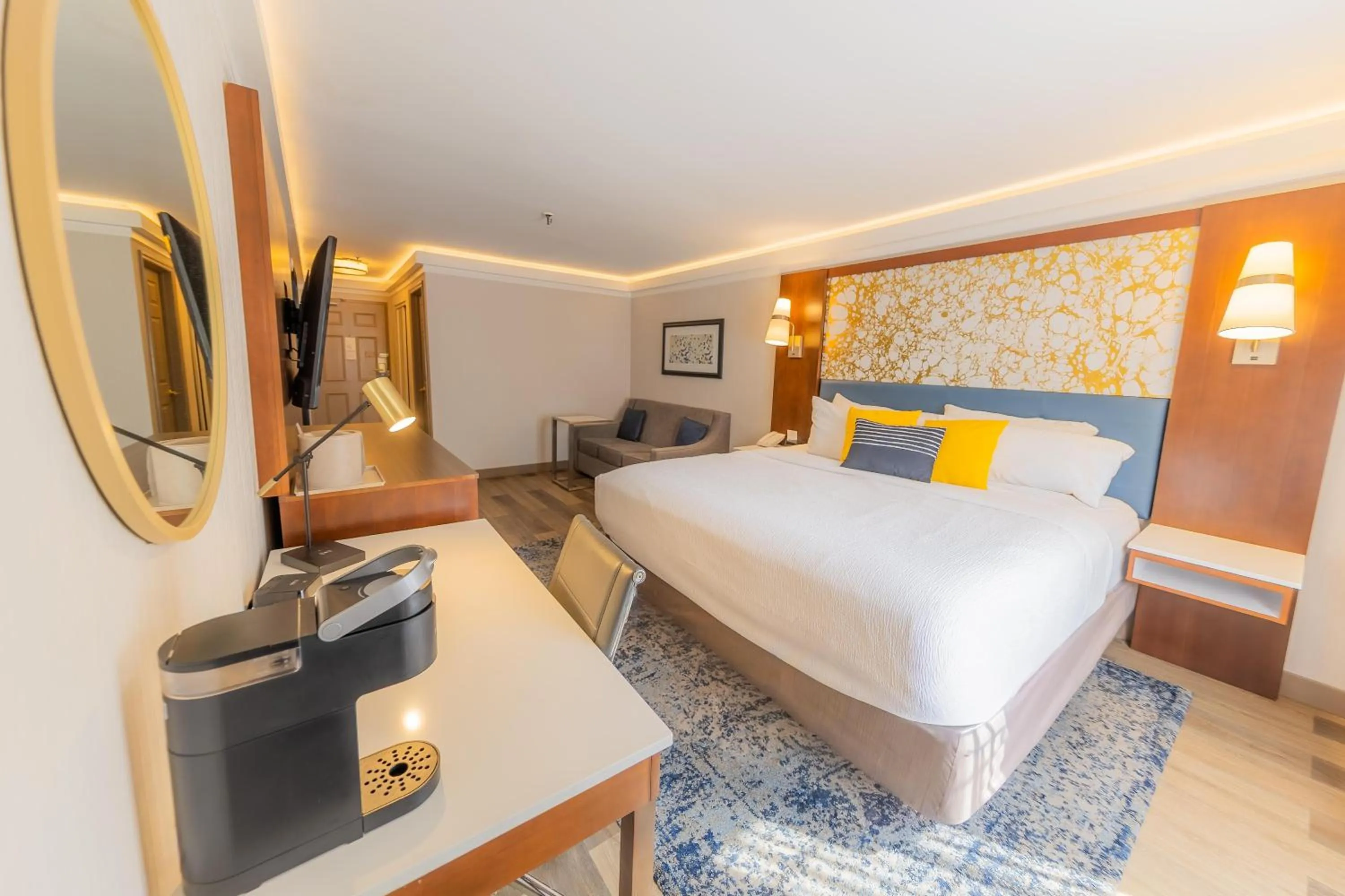 Bedroom, Bed in The Westfield Inn, BW Signature Collection