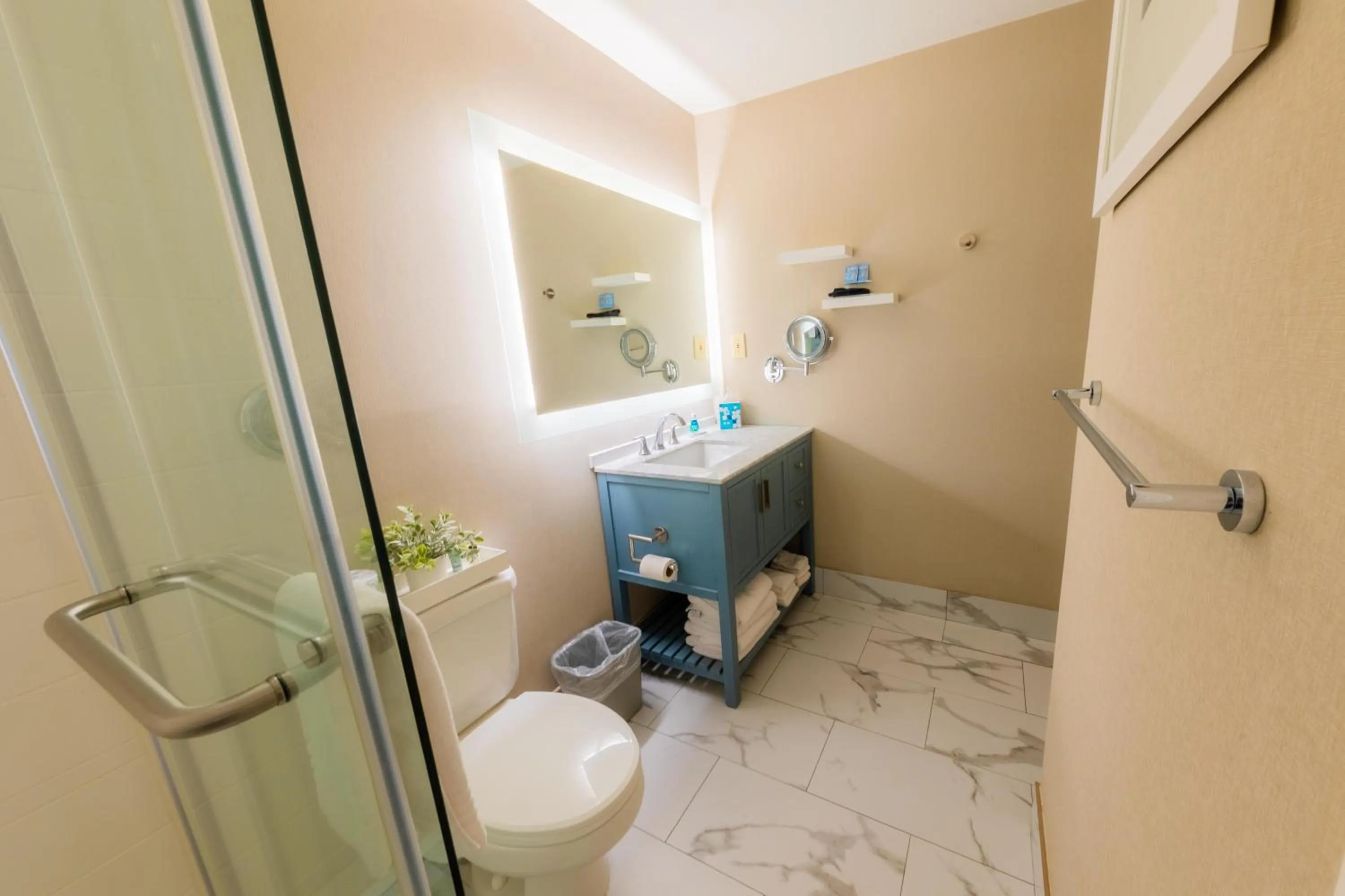 Bathroom in The Westfield Inn, BW Signature Collection