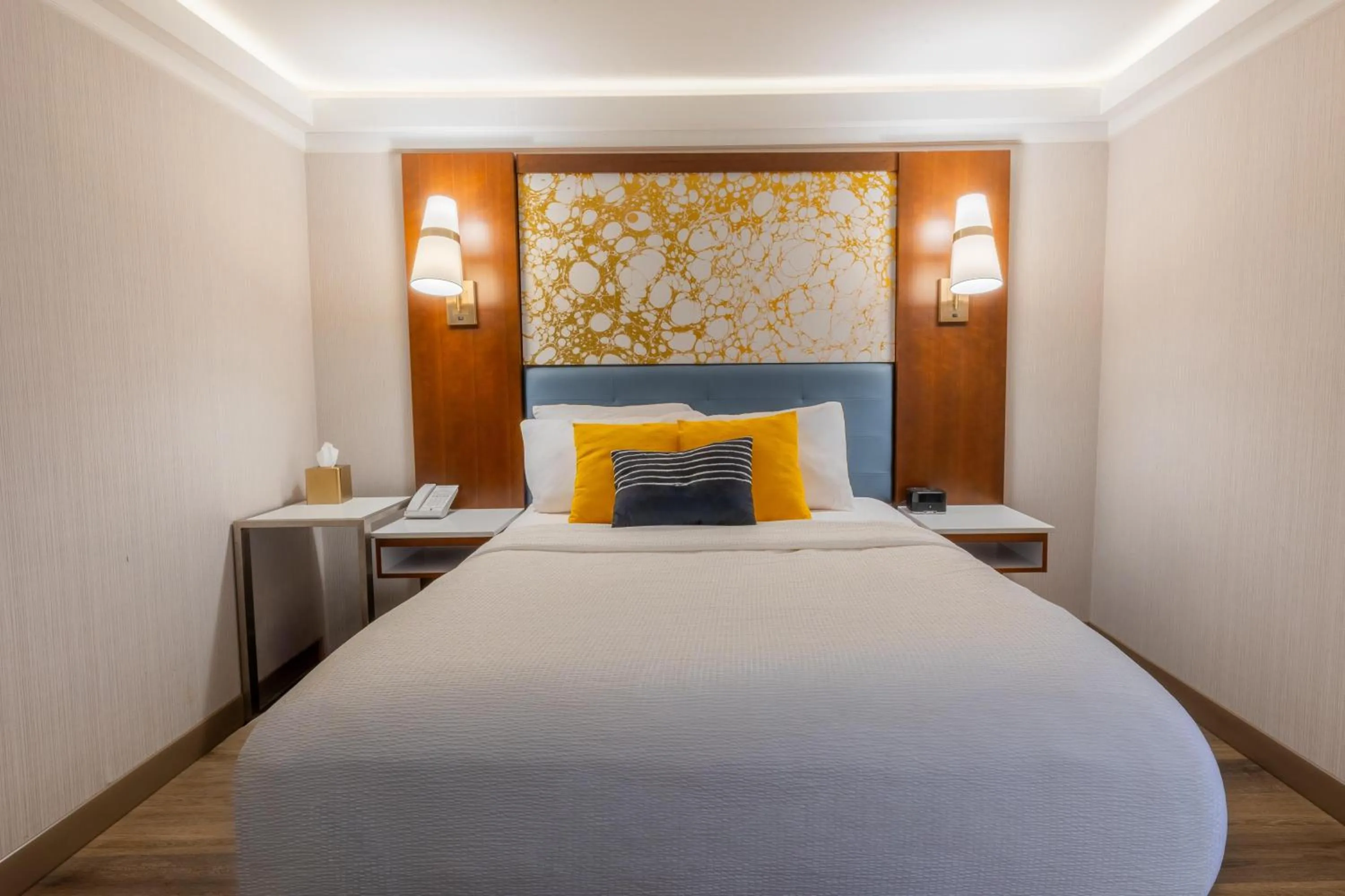 Bedroom, Bed in The Westfield Inn, BW Signature Collection