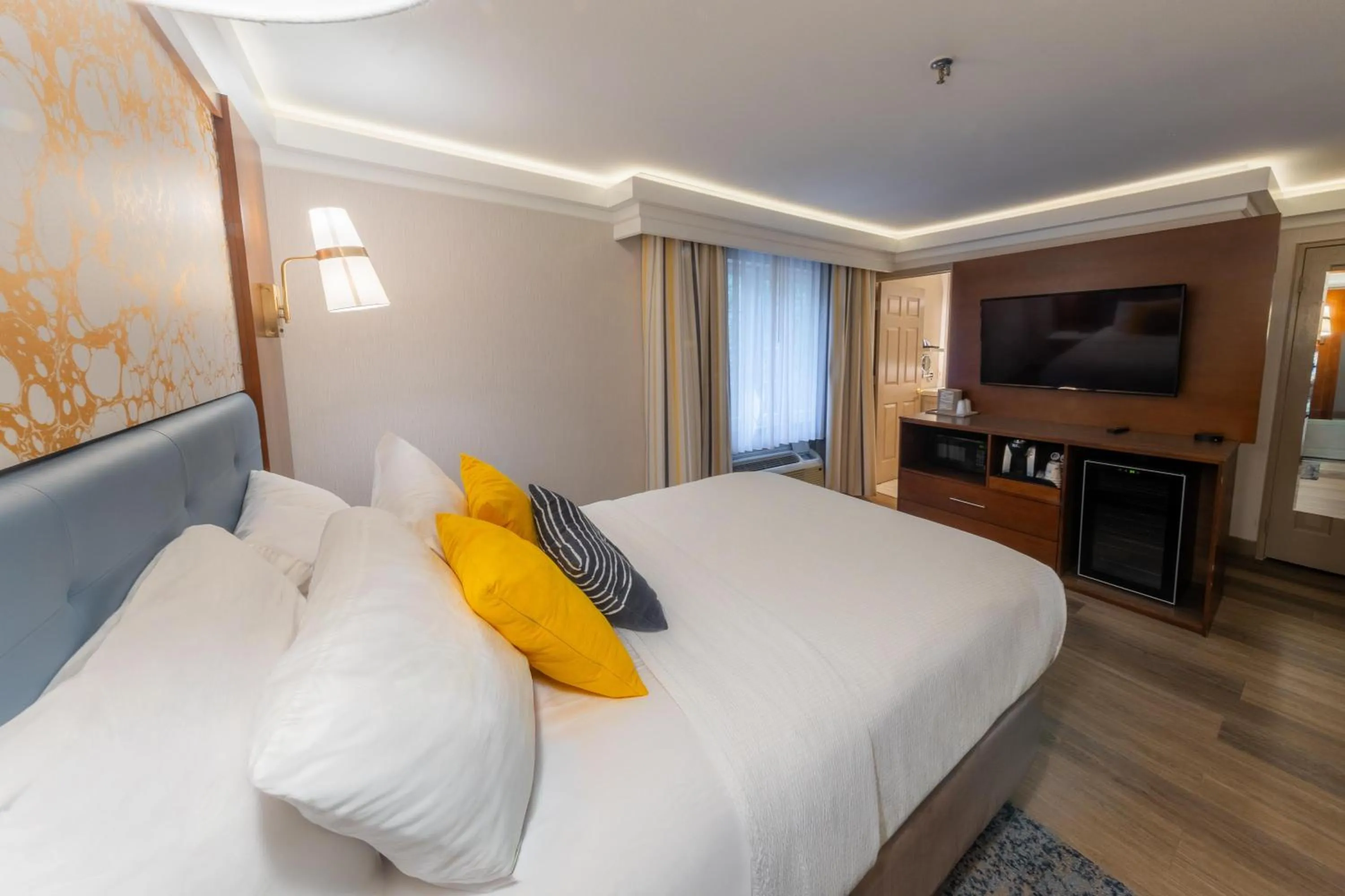 Bedroom, Bed in The Westfield Inn, BW Signature Collection