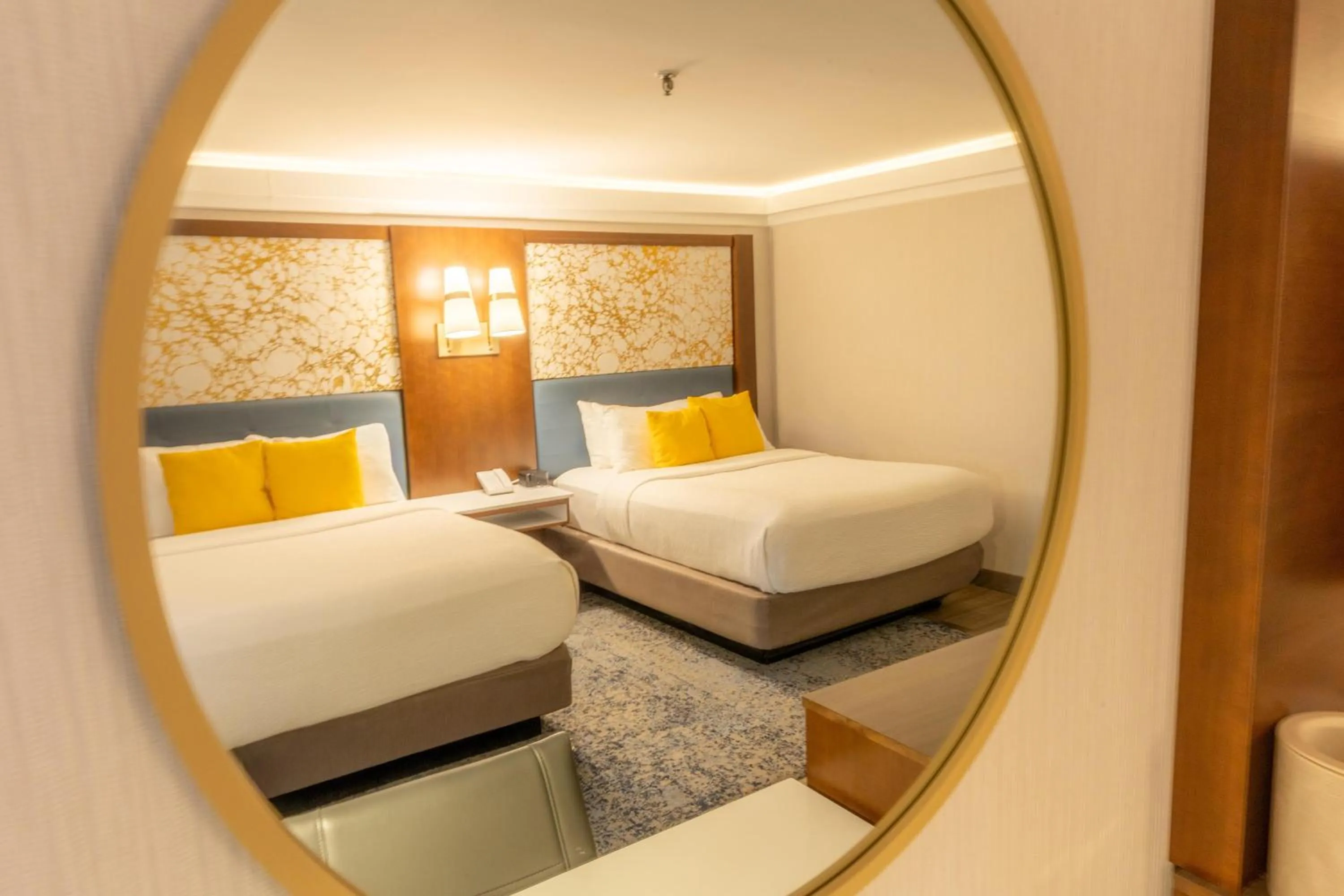 Photo of the whole room, Bed in The Westfield Inn, BW Signature Collection