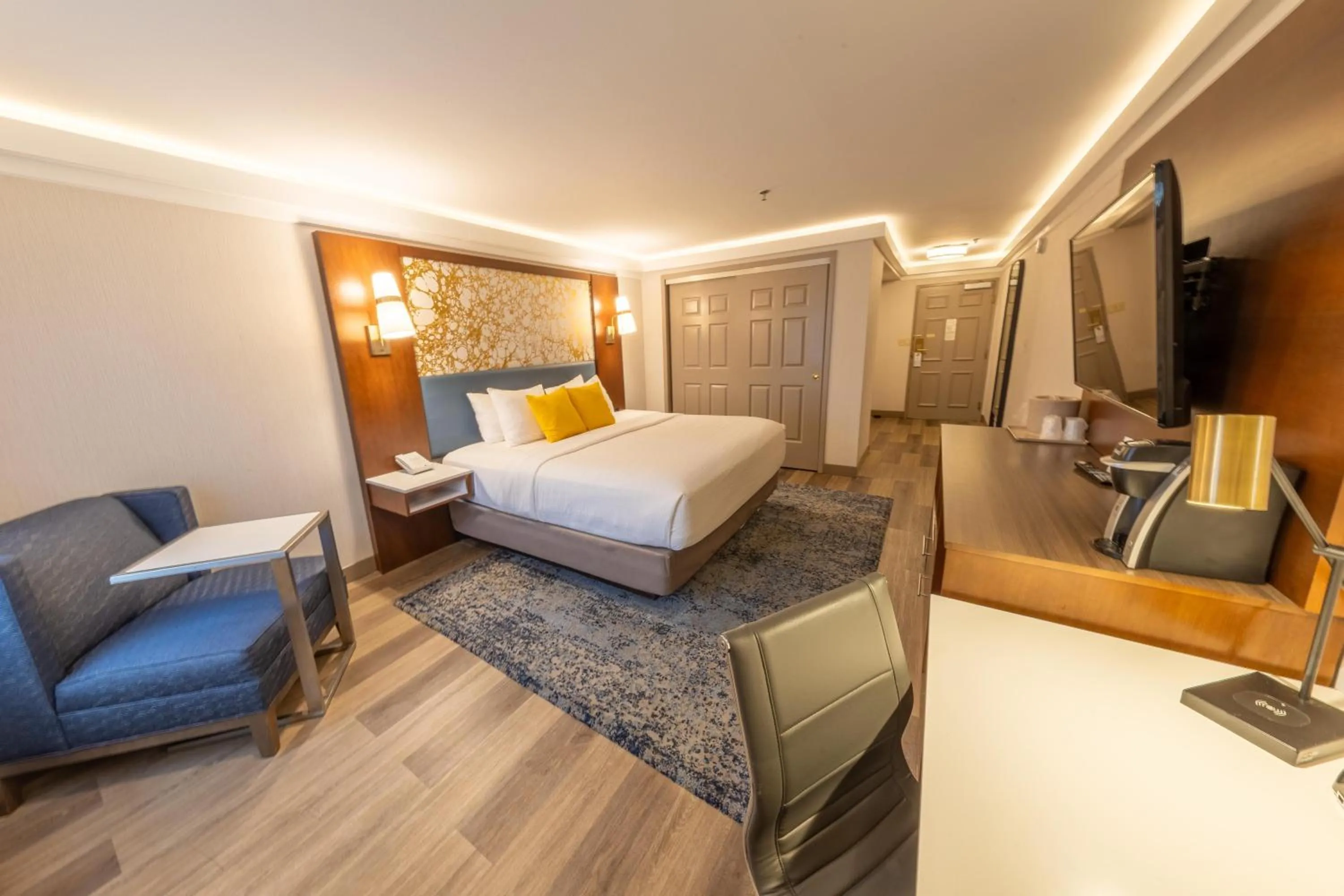 Bedroom, Bed in The Westfield Inn, BW Signature Collection