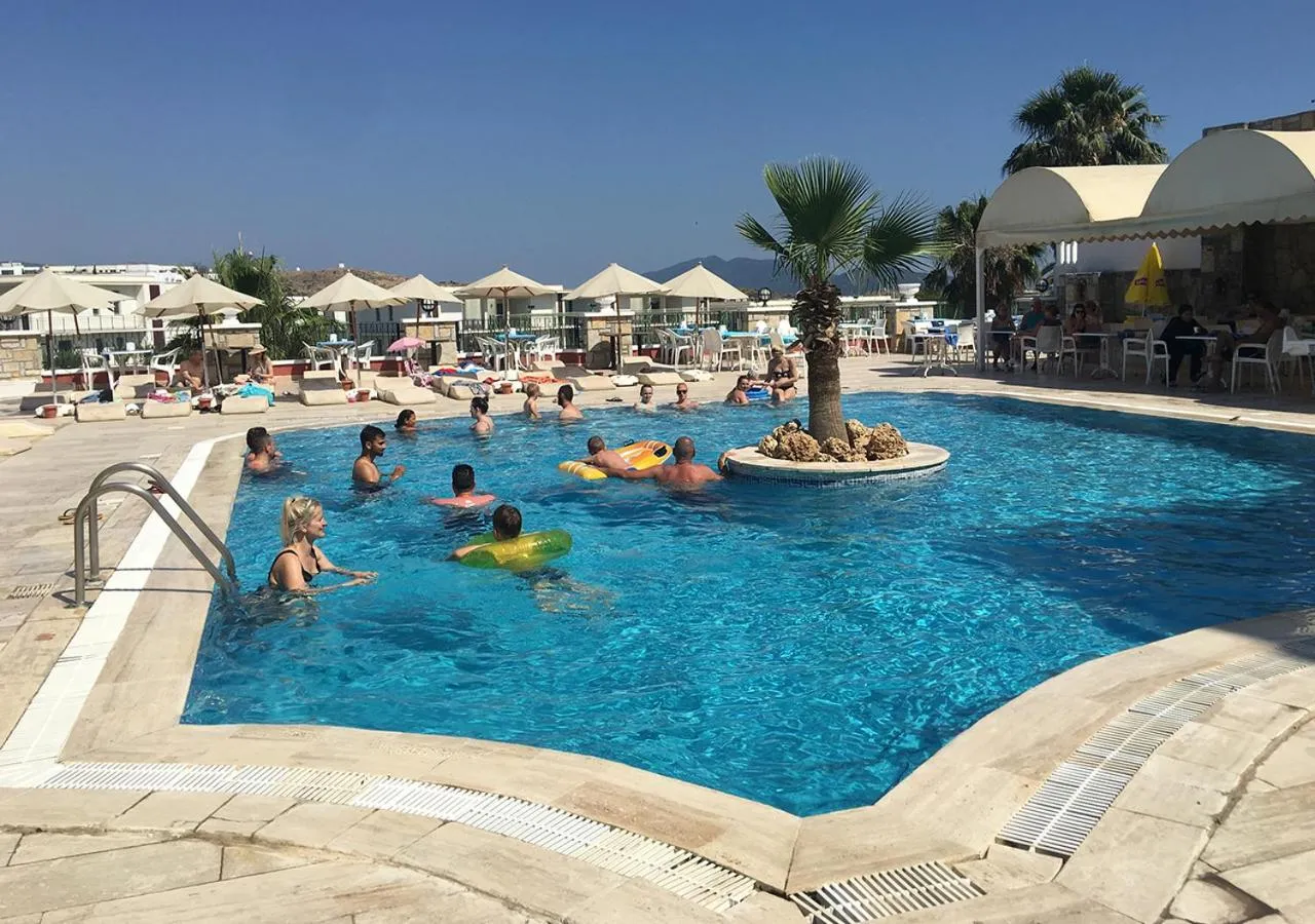 Swimming pool in Sunpoint Hotel Bodrum