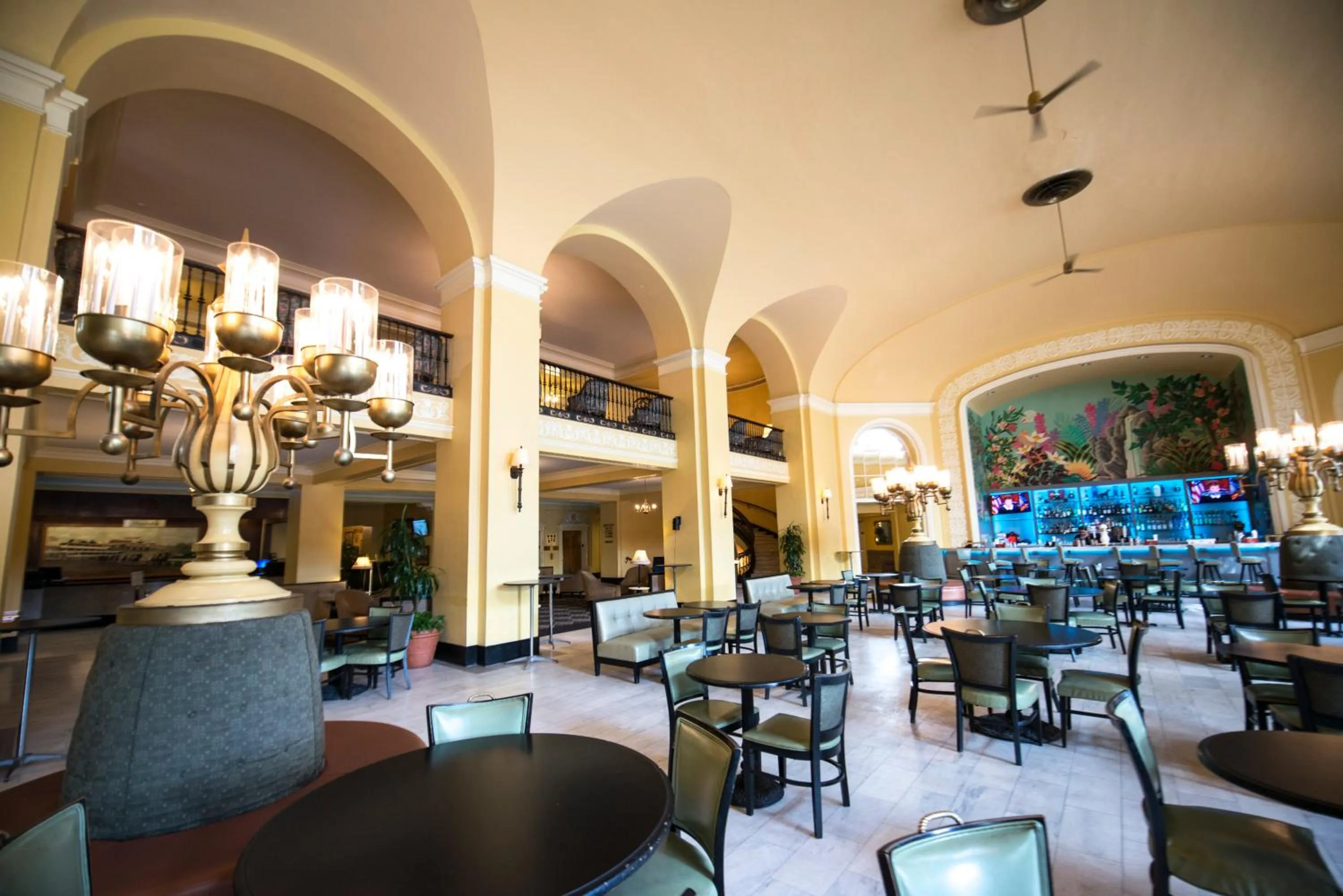 Restaurant/places to eat in Arlington Resort Hotel & Spa