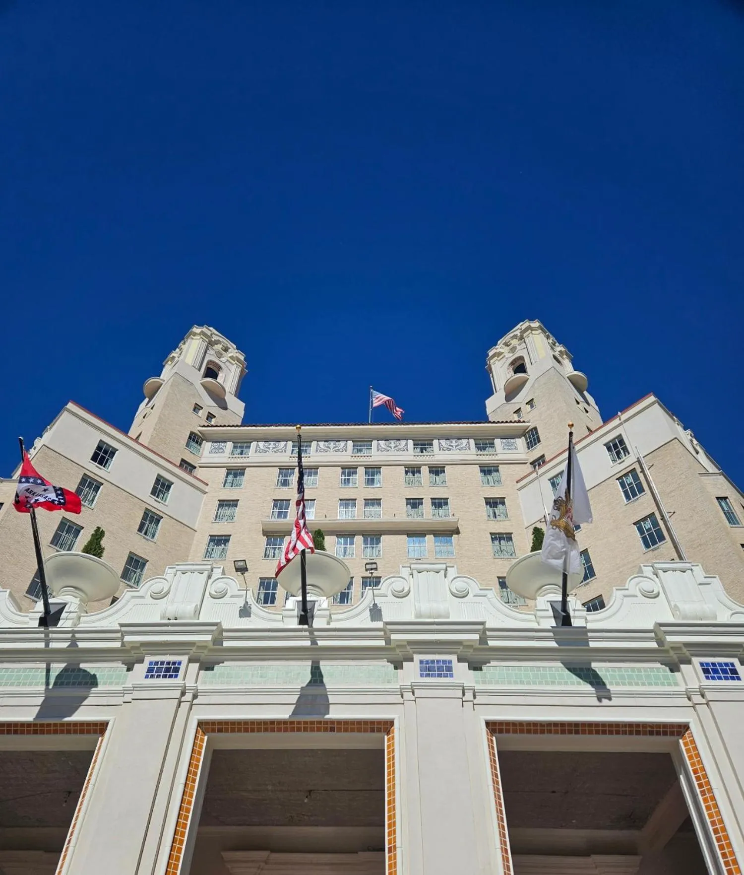 Property building in Arlington Resort Hotel & Spa