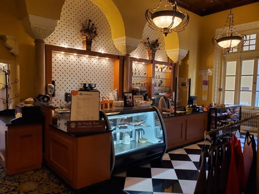 Coffee/tea facilities in Arlington Resort Hotel & Spa