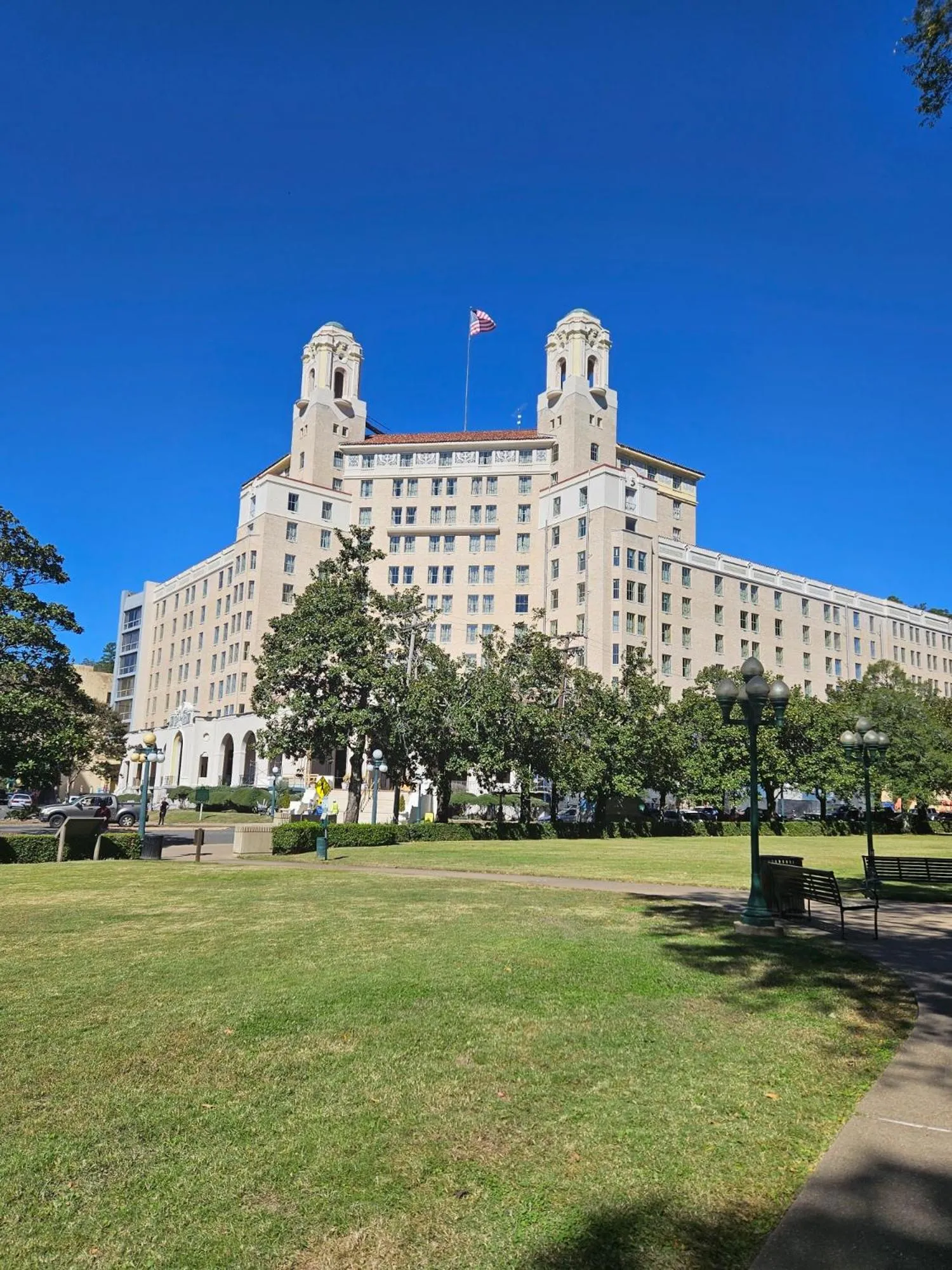 Property building in Arlington Resort Hotel & Spa