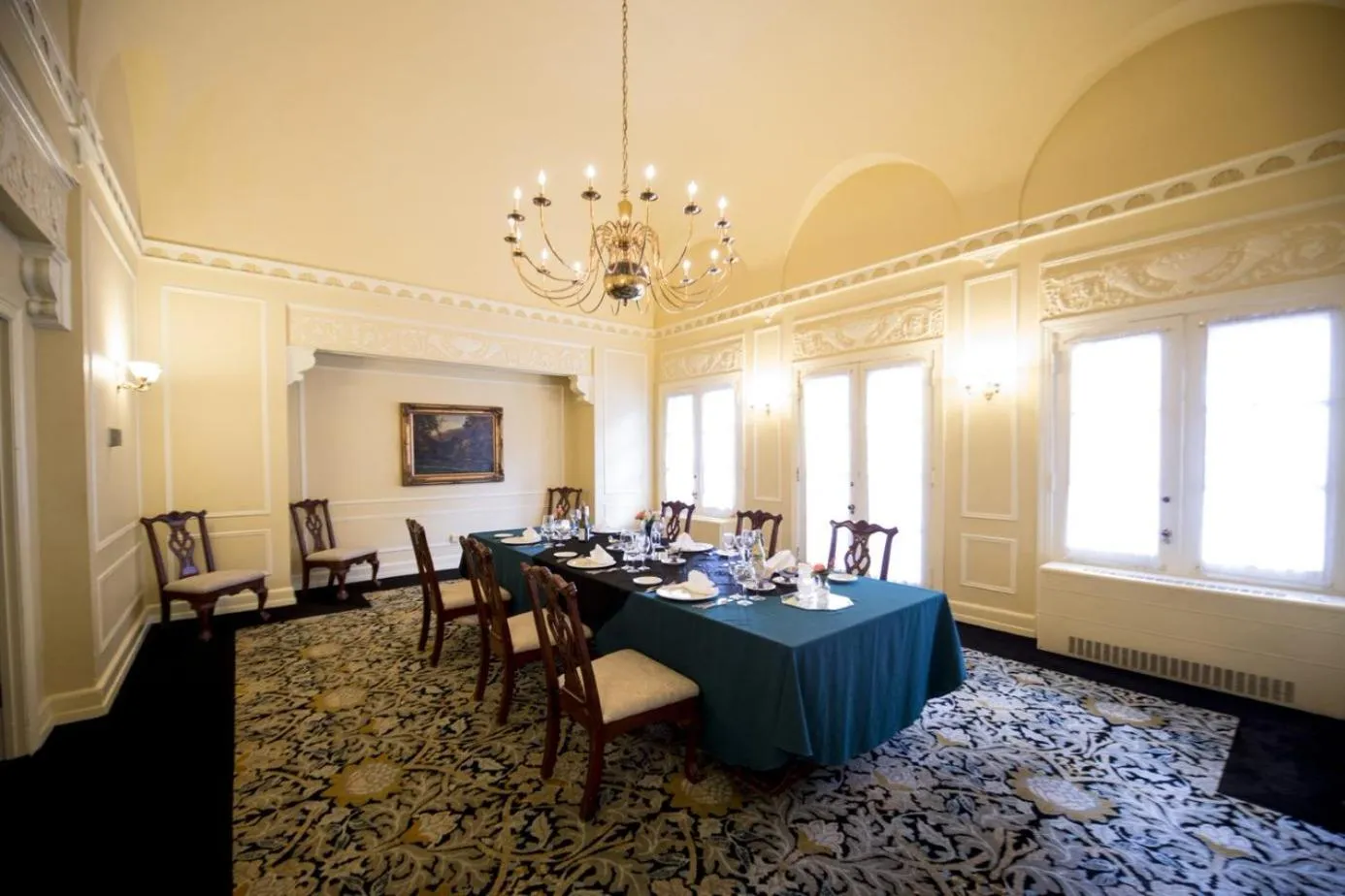Meeting/conference room in Arlington Resort Hotel & Spa