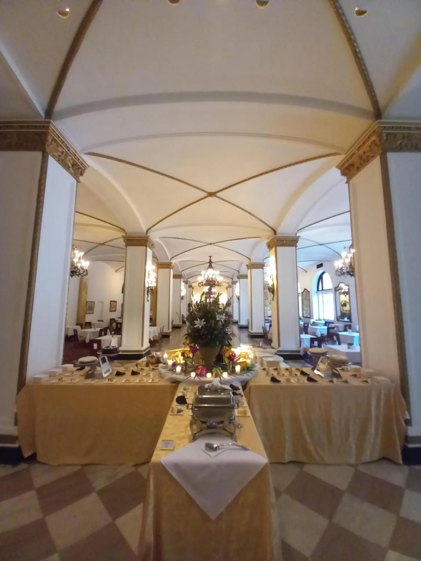 Food and drinks in Arlington Resort Hotel & Spa