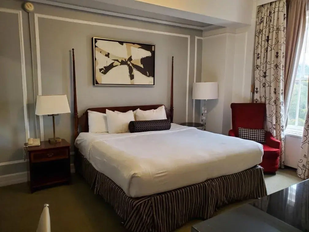 King Room in Arlington Resort Hotel & Spa King Room in Arlington Resort Hotel & Spa