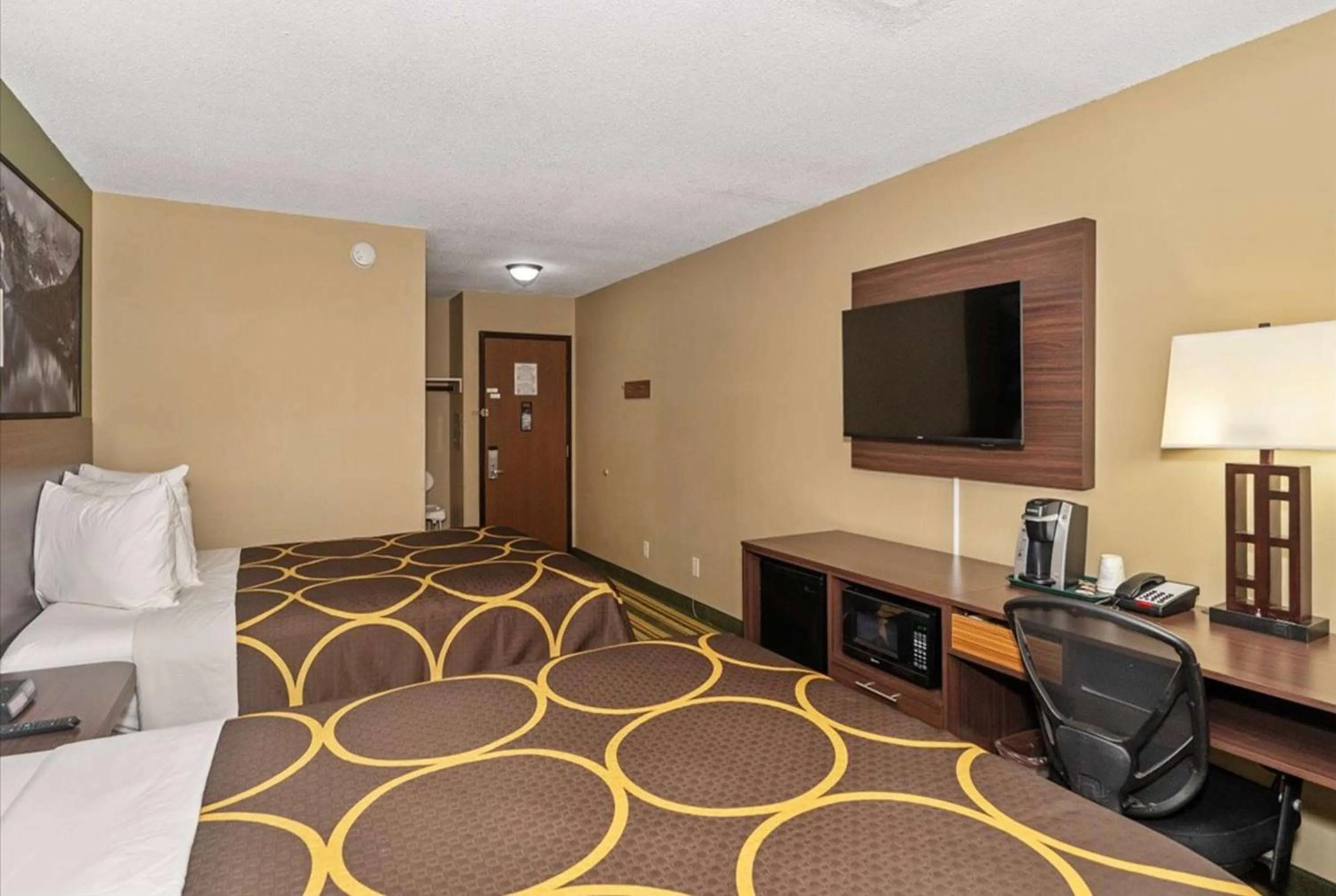 Photo of the whole room, Bed in Super 8 by Wyndham Superior WI