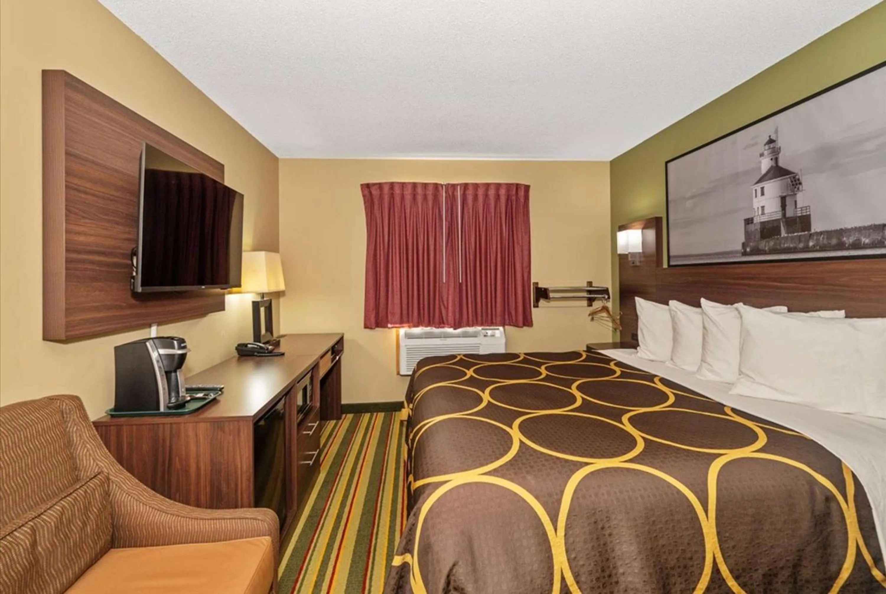 Photo of the whole room, Bed in Super 8 by Wyndham Superior WI