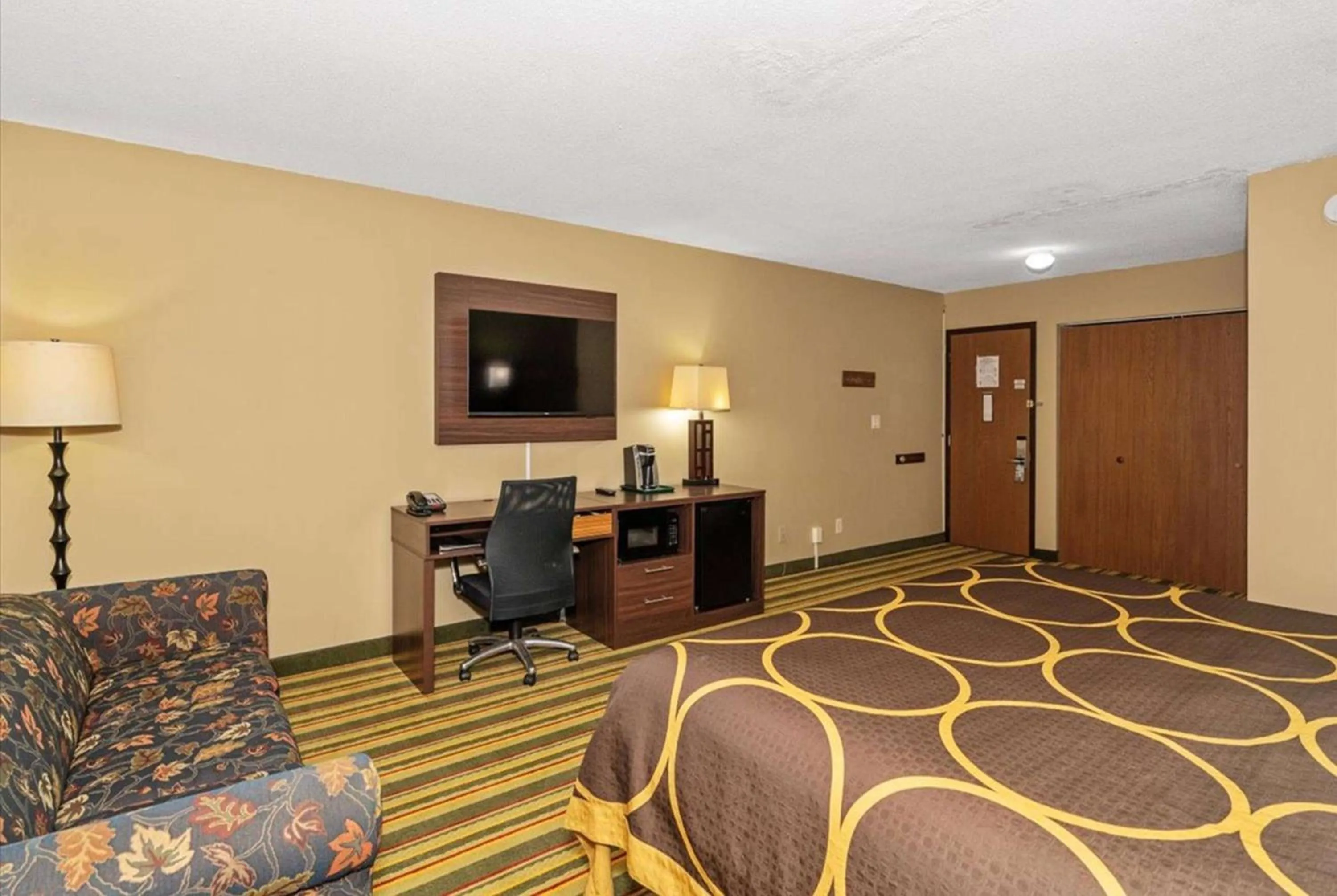 Photo of the whole room, Bed in Super 8 by Wyndham Superior WI
