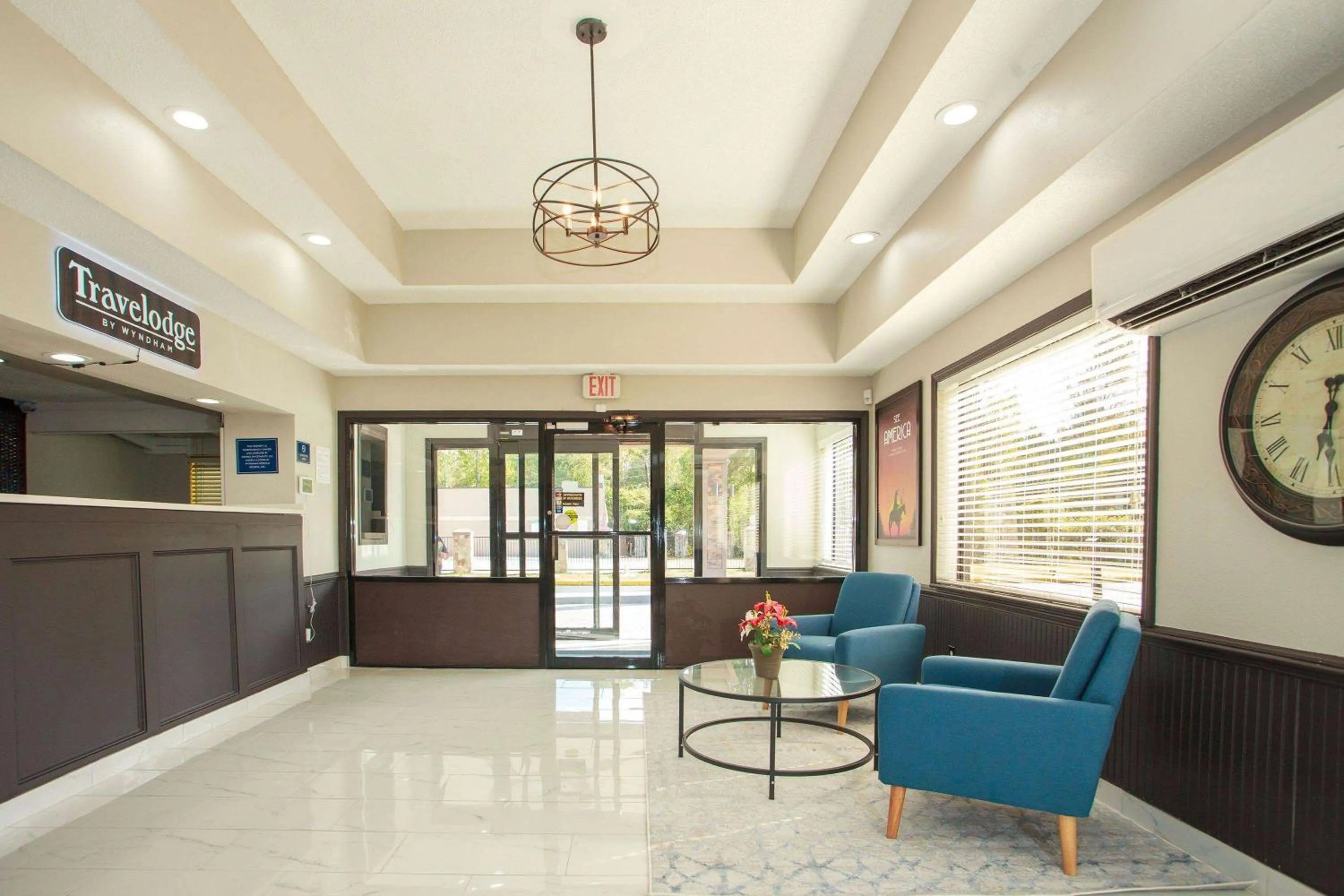 Lobby or reception in Travelodge by Wyndham Macon West