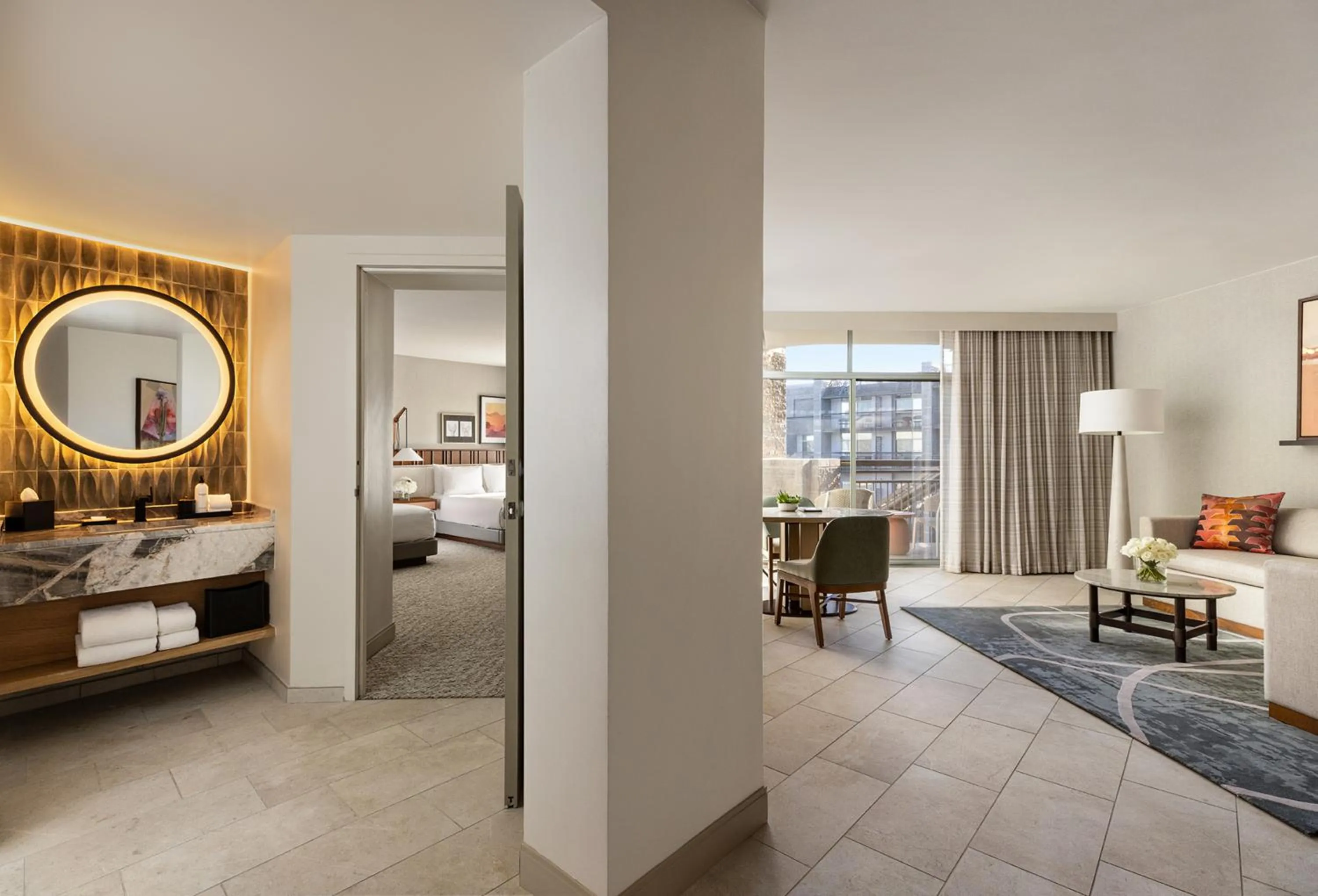 Living room, Bed in Grand Hyatt Scottsdale Resort