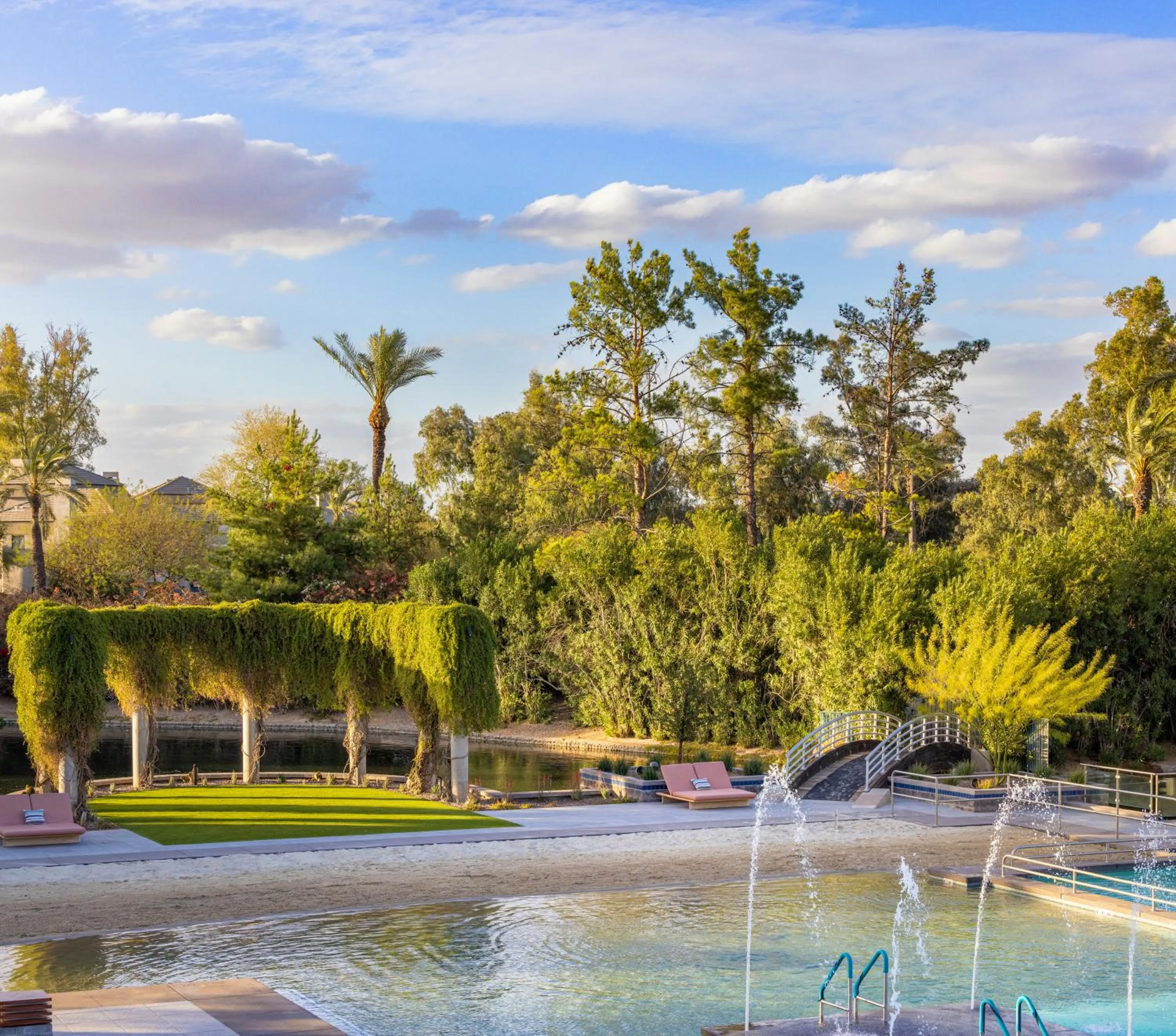 Swimming pool in Grand Hyatt Scottsdale Resort
