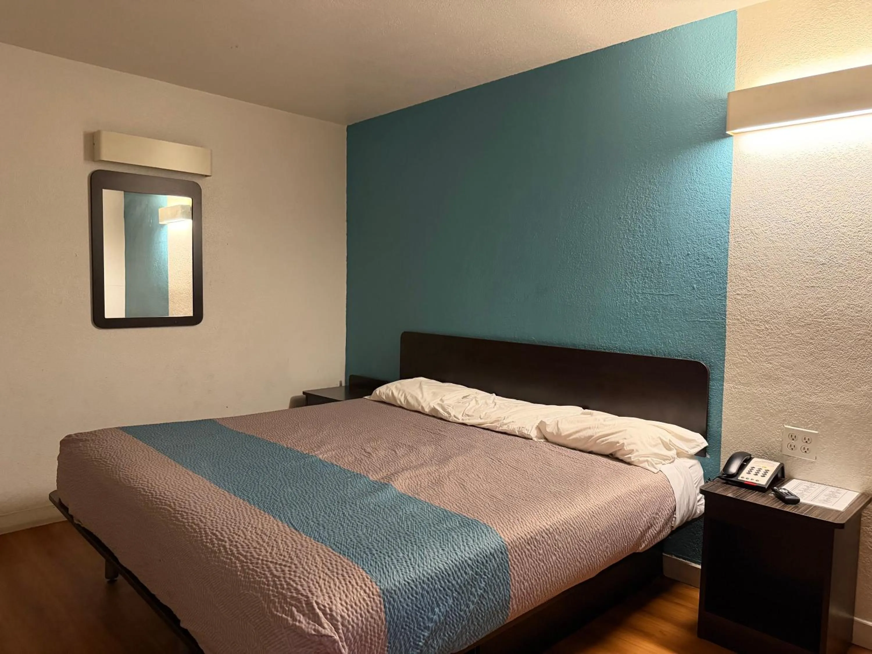 Bedroom, Bed in Trade Wind Motel Jacksonville TX US 69