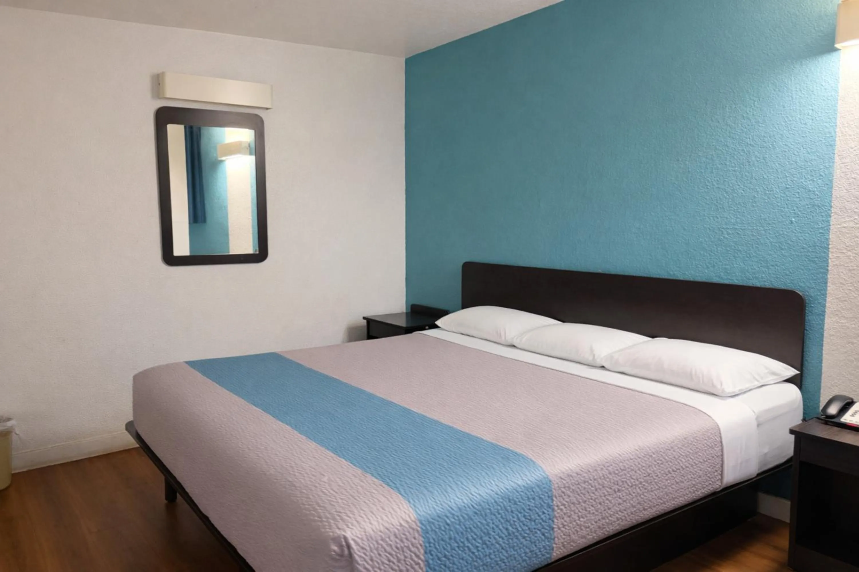 Bedroom, Bed in Trade Wind Motel Jacksonville TX US 69