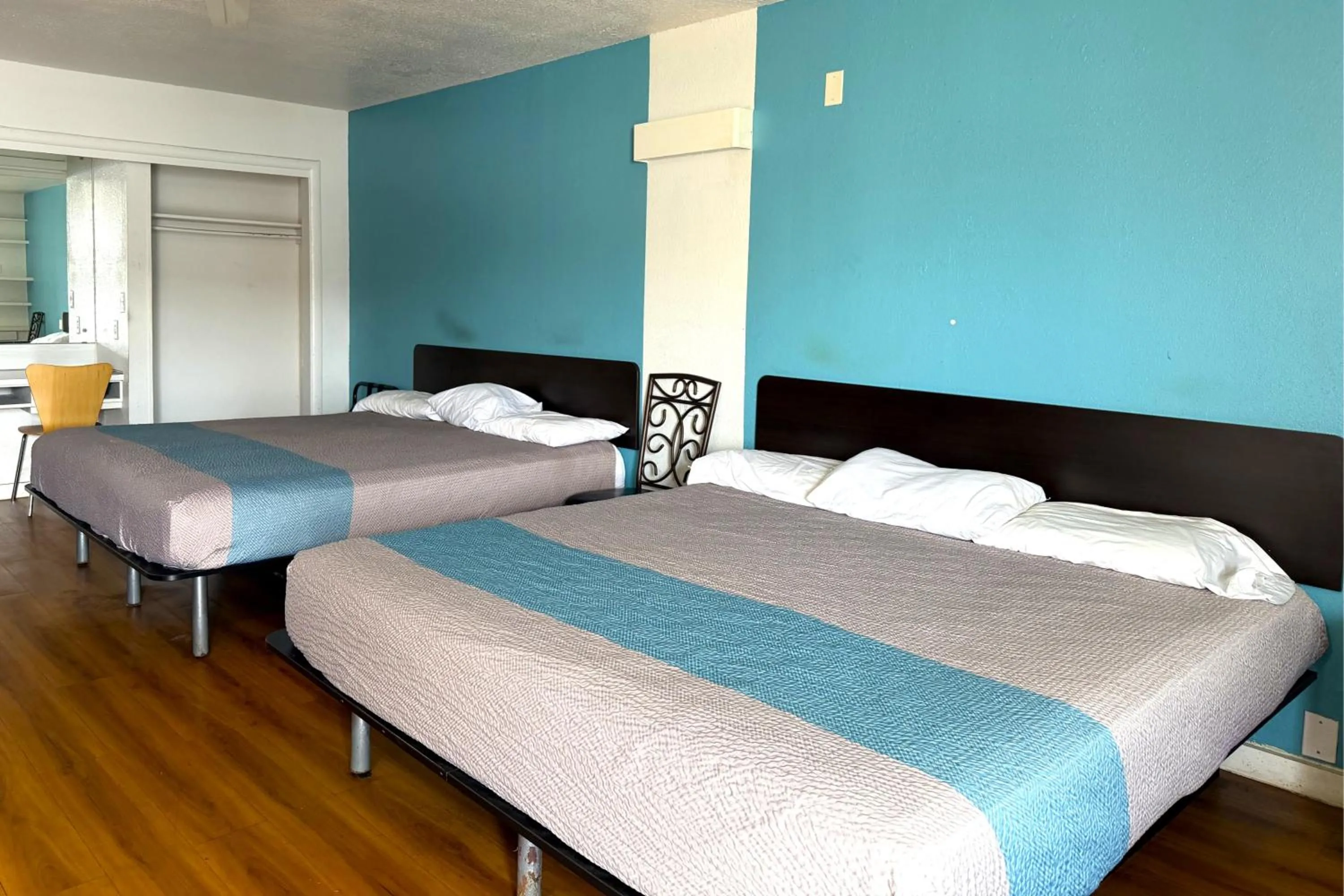 Bedroom, Bed in Trade Wind Motel Jacksonville TX US 69