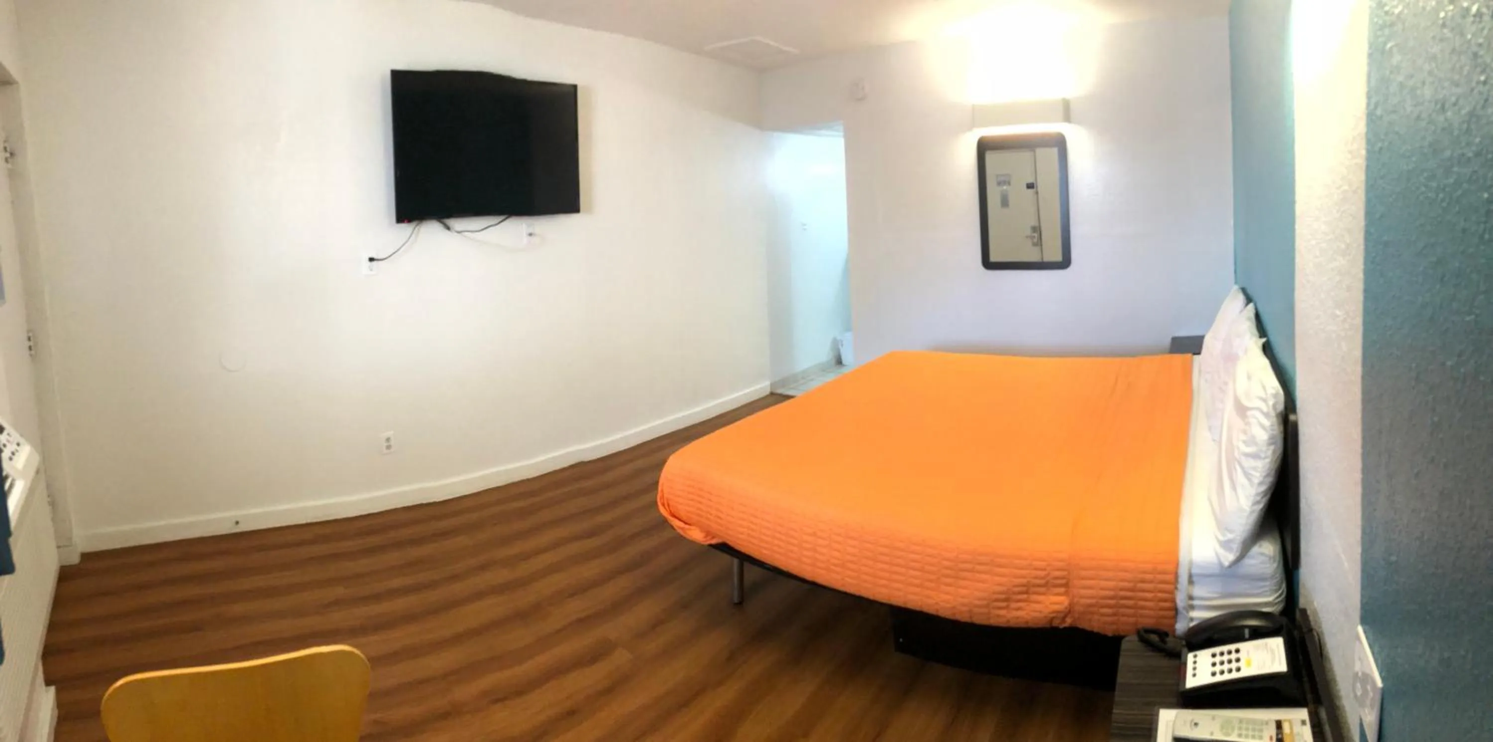 Bed in Trade Wind Motel