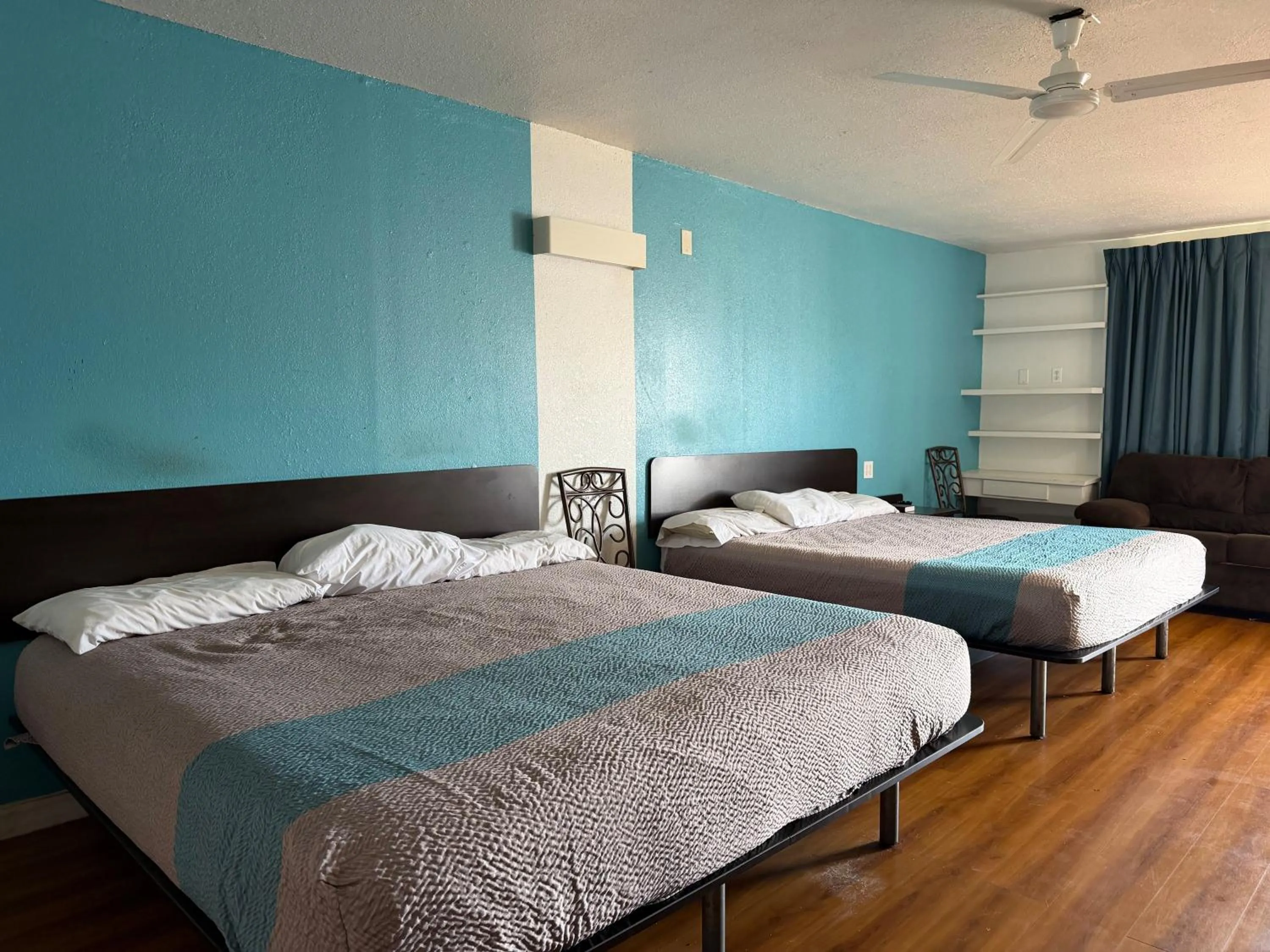 Bedroom, Bed in Trade Wind Motel Jacksonville TX US 69