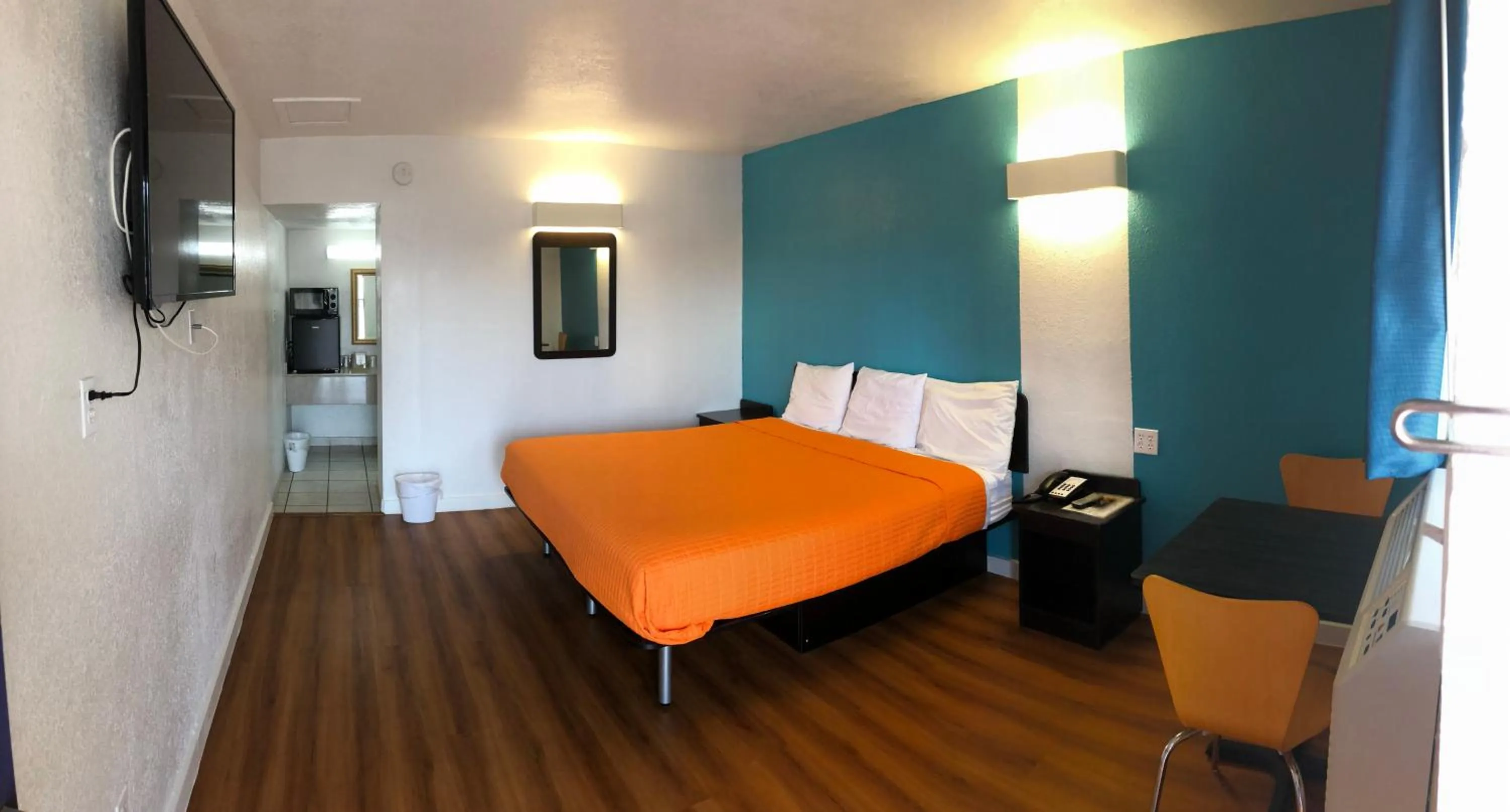 Bed in Trade Wind Motel