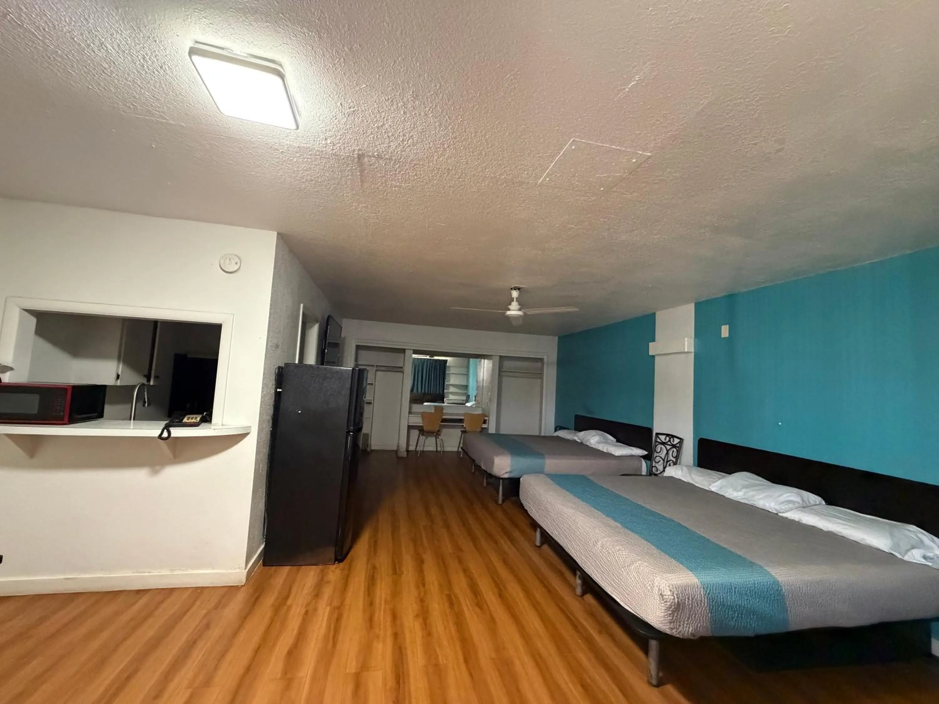 Bedroom, Bed in Trade Wind Motel Jacksonville TX US 69