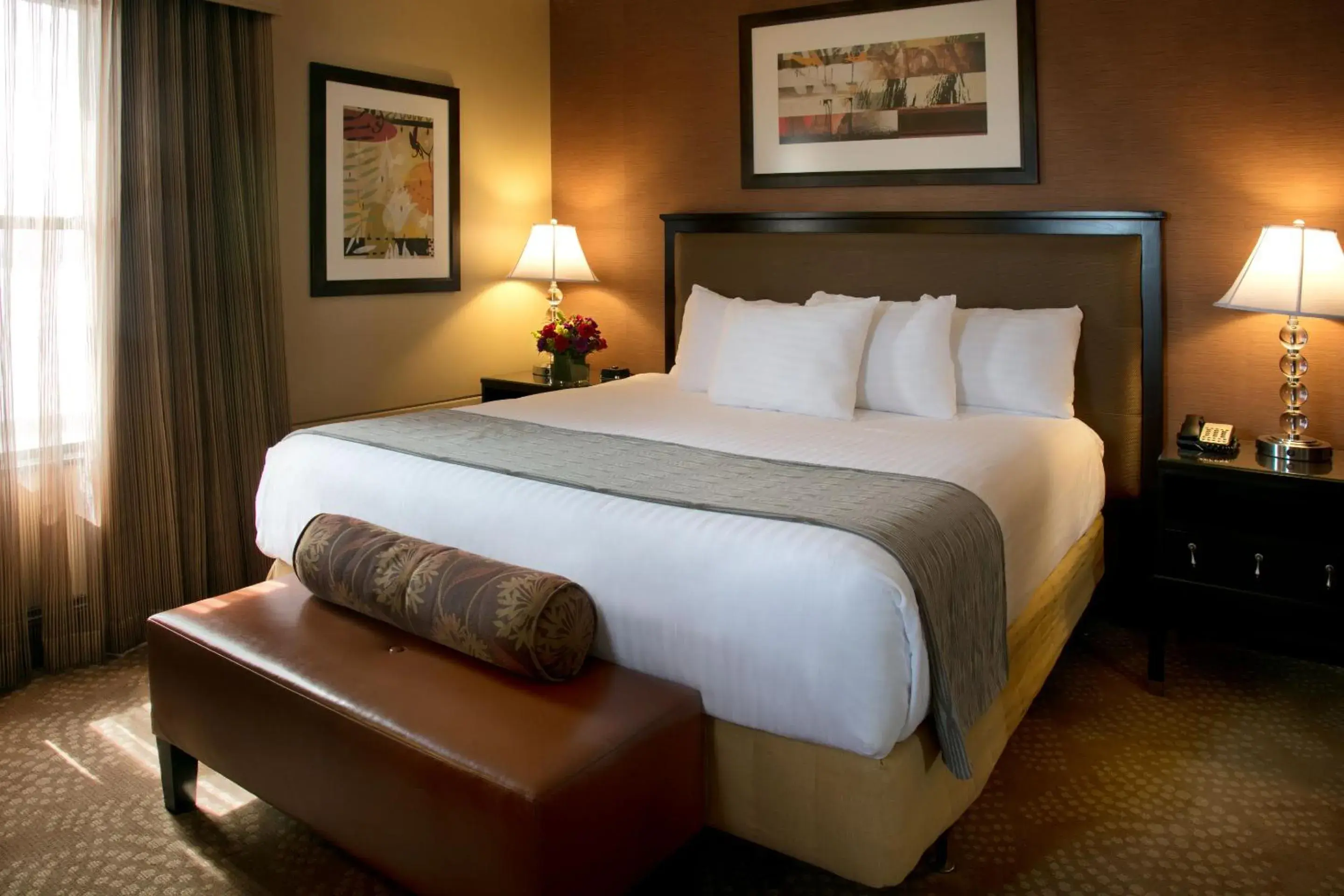 South Suite, 1 King, Non-Smoking in Isle Casino Hotel Bettendorf South Suite, 1 King, Non-Smoking in Isle Casino Hotel Bettendorf