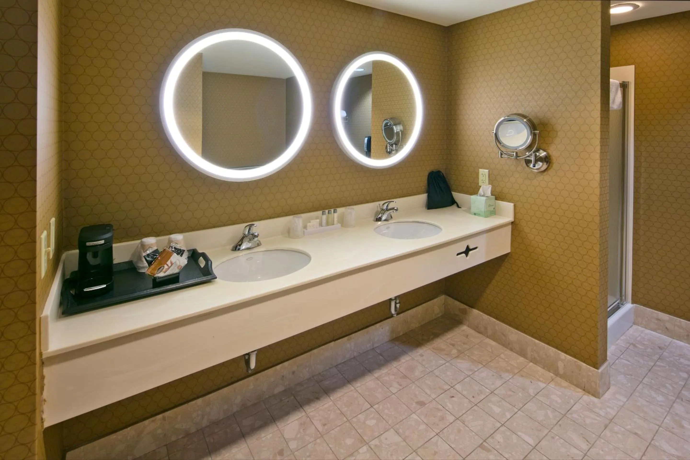 Bathroom in Isle Casino Hotel Bettendorf