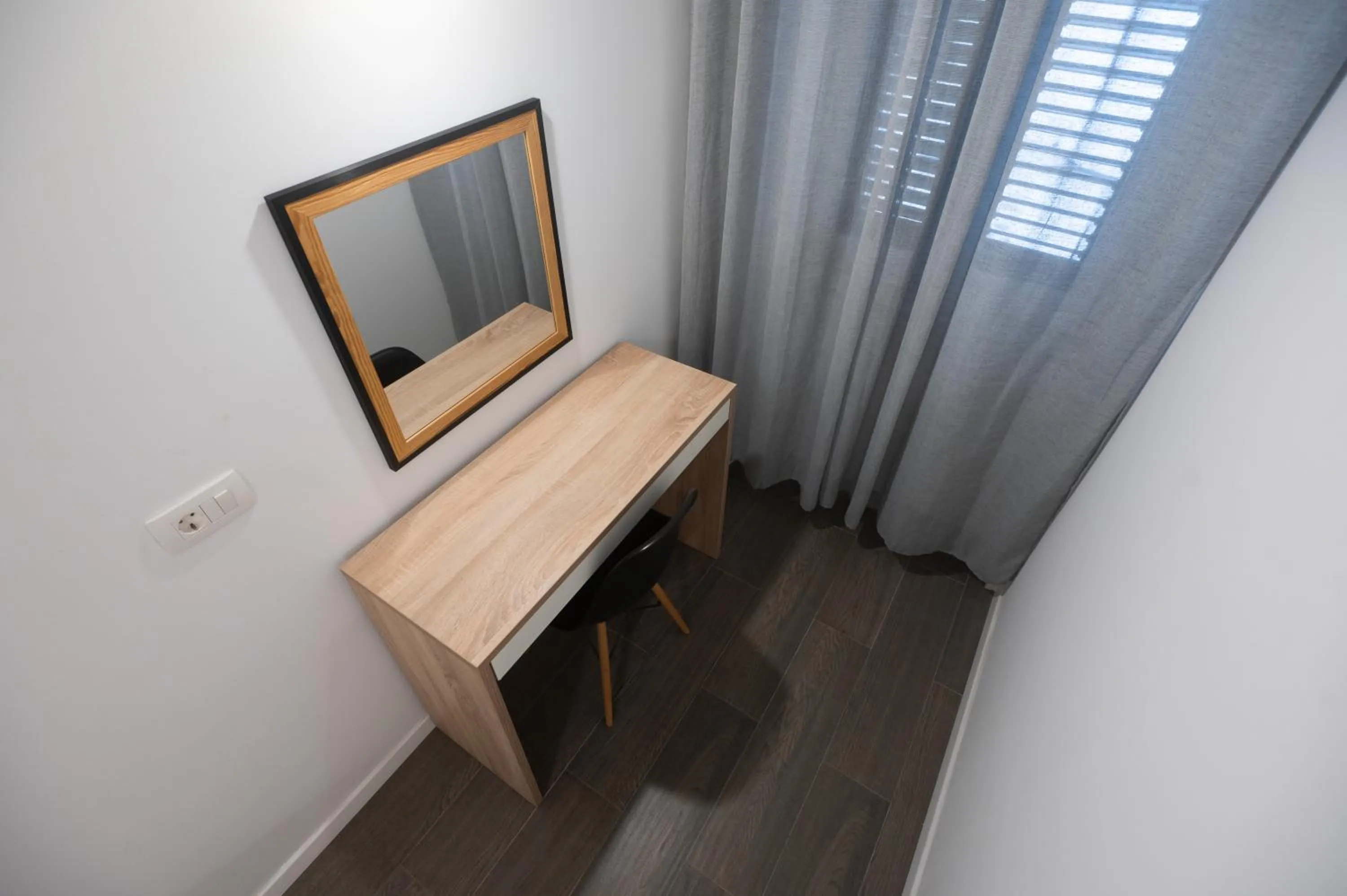 hair dresser in Pyrotima Apartments